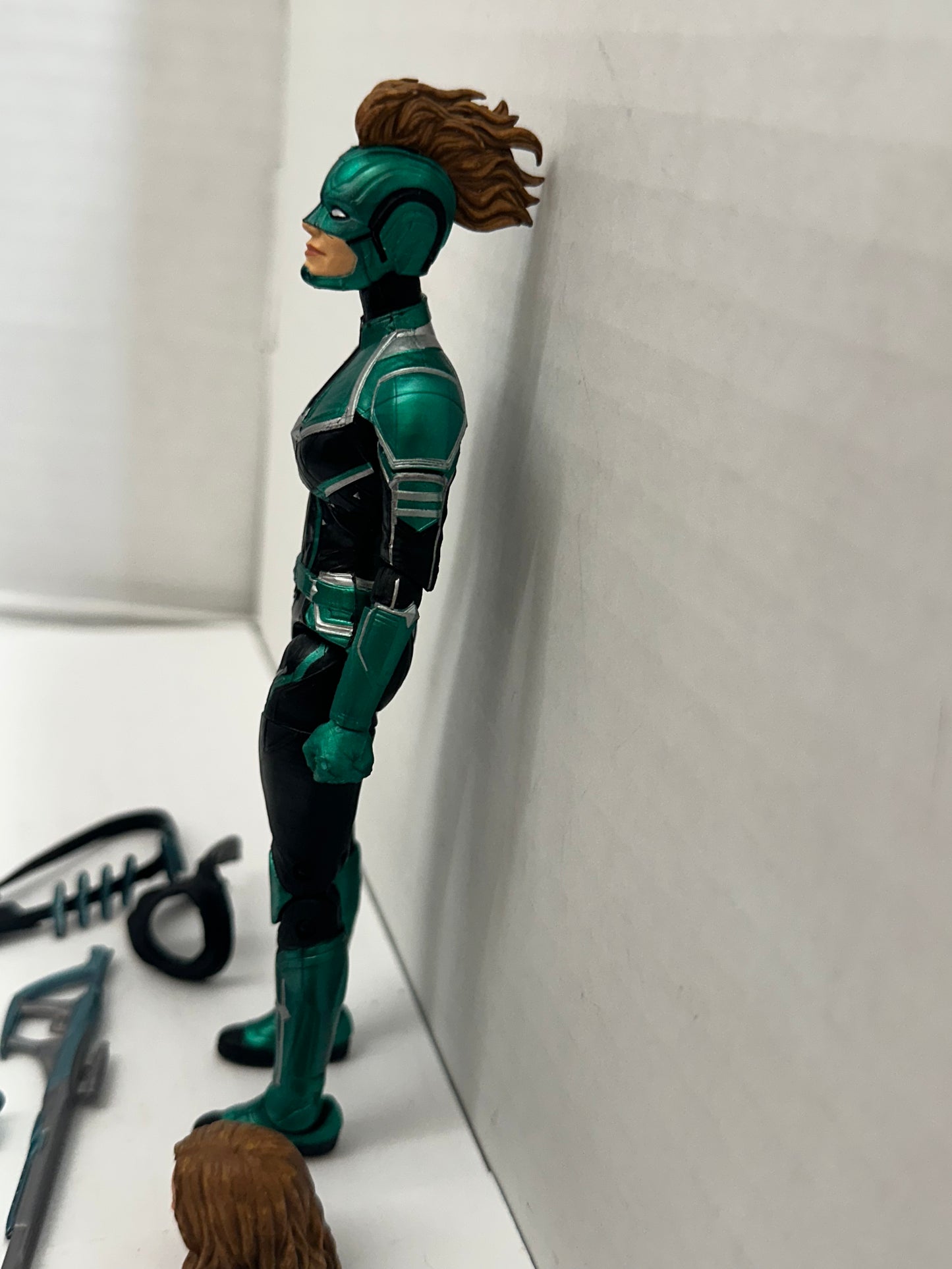 2019 Hasbro Marvel Legends Series:  Captain Marvel Starforce 6” Action Figure