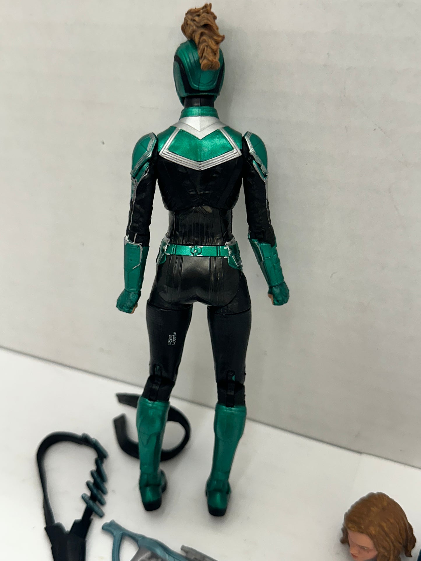 2019 Hasbro Marvel Legends Series:  Captain Marvel Starforce 6” Action Figure