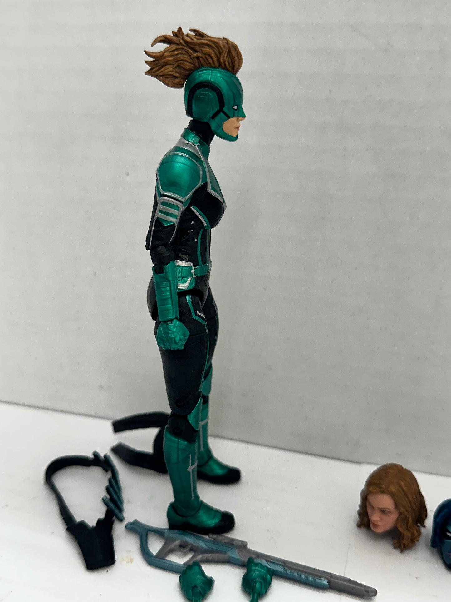 2019 Hasbro Marvel Legends Series:  Captain Marvel Starforce 6” Action Figure