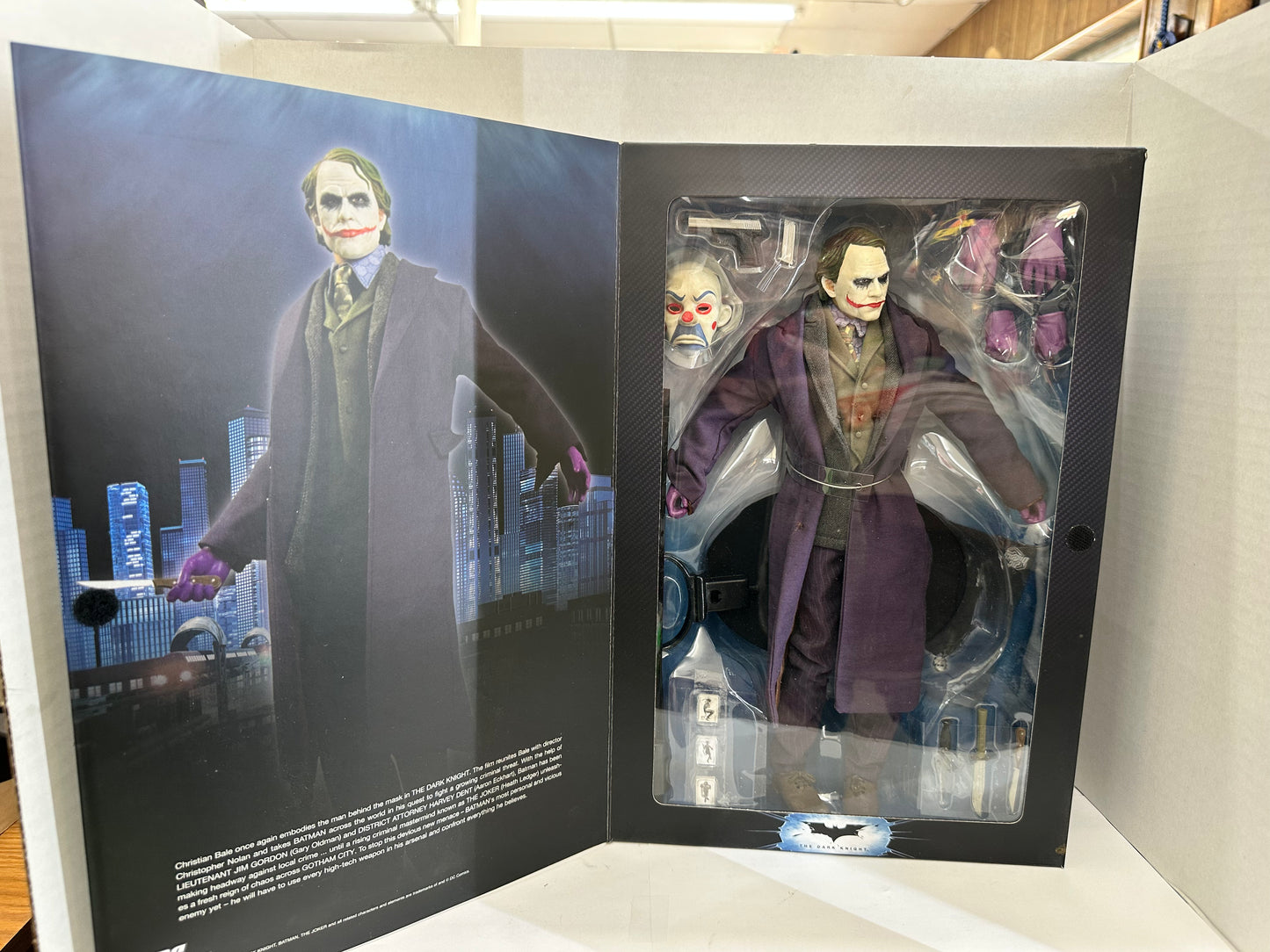 DC Direct Batman The Dark Knight - The Joker 1/6 Scale Deluxe Collector Figure