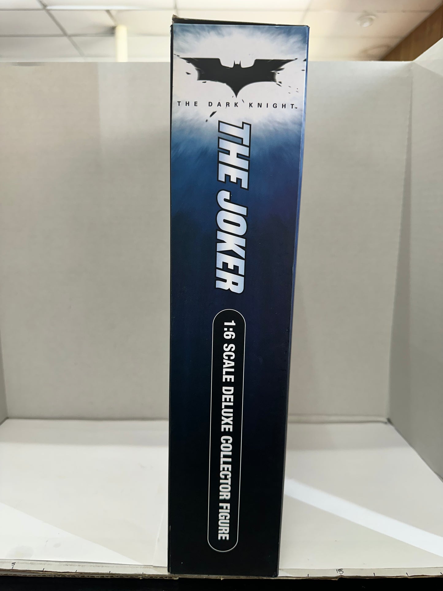 DC Direct Batman The Dark Knight - The Joker 1/6 Scale Deluxe Collector Figure