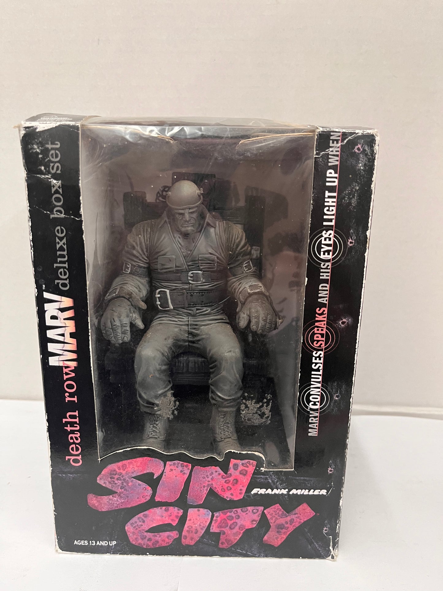 McFarlane Toys Marv Death Row Deluxe Box Set Figure Sin City Light Up Eyes