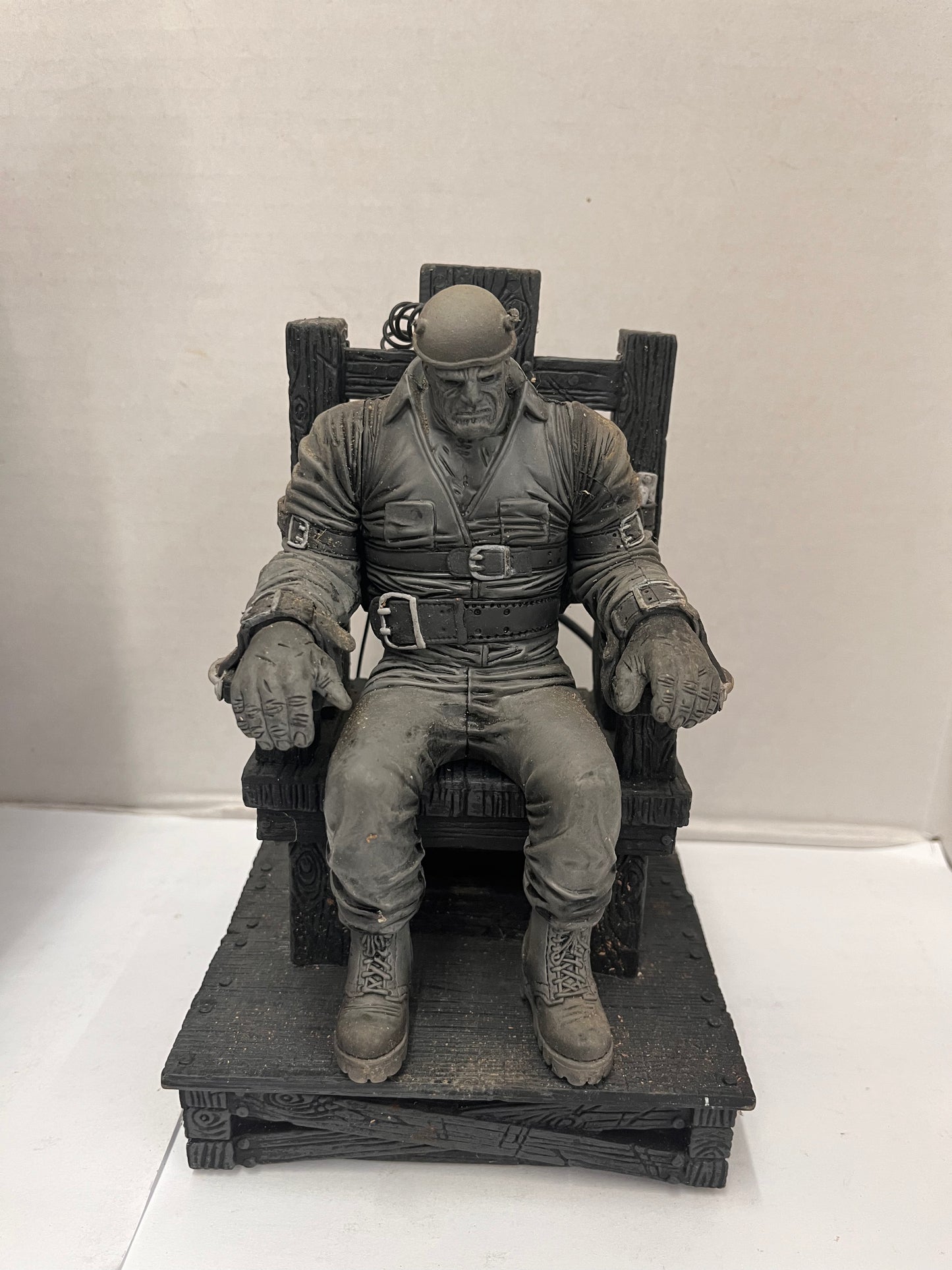McFarlane Toys Marv Death Row Deluxe Box Set Figure Sin City Light Up Eyes