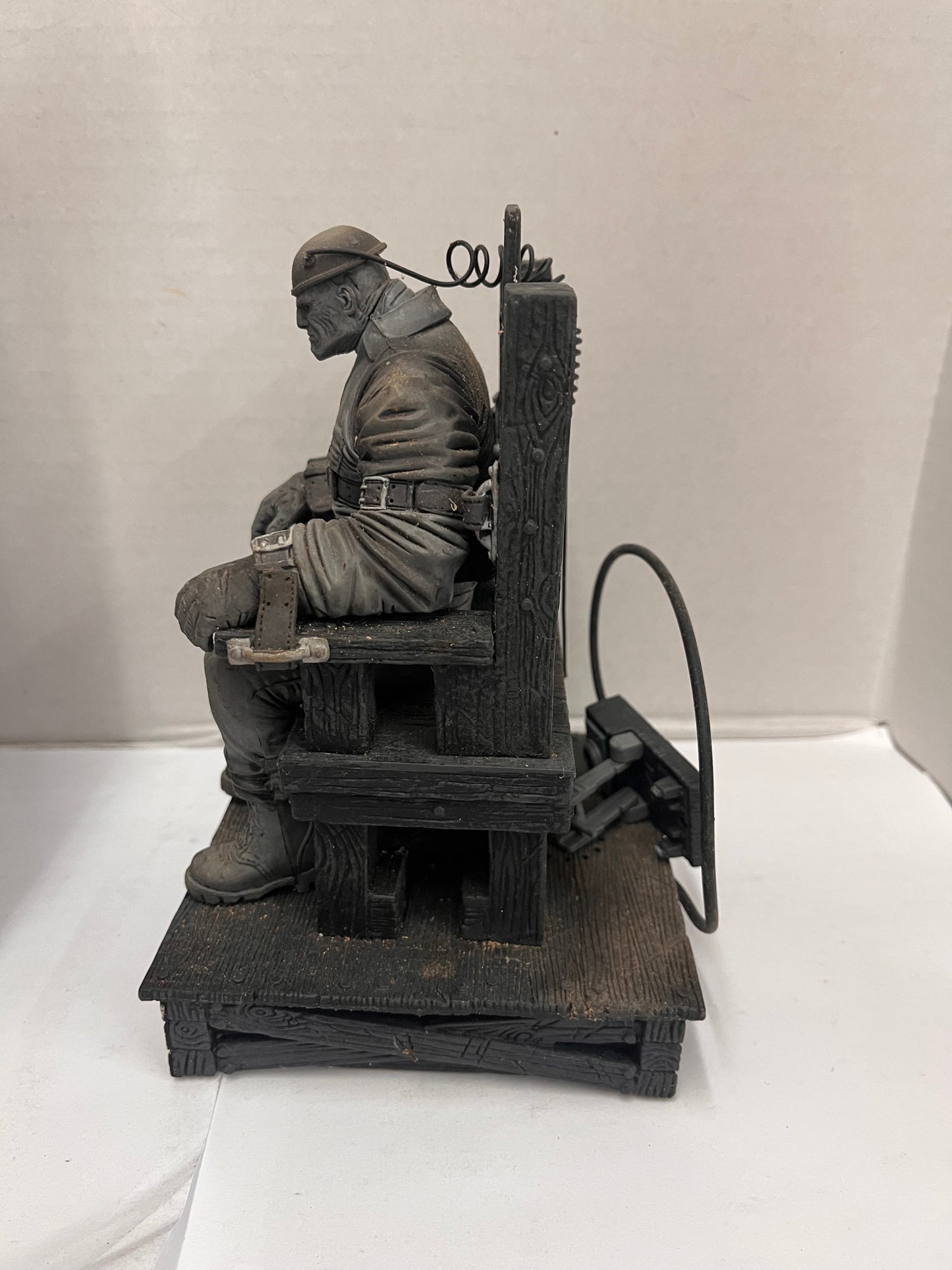 McFarlane Toys Marv Death Row Deluxe Box Set Figure Sin City Light Up Eyes