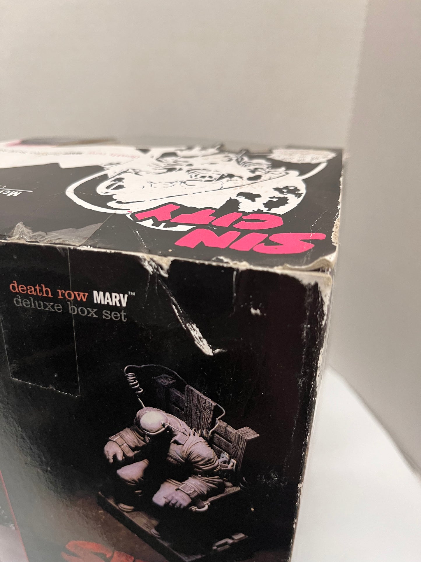 McFarlane Toys Marv Death Row Deluxe Box Set Figure Sin City Light Up Eyes