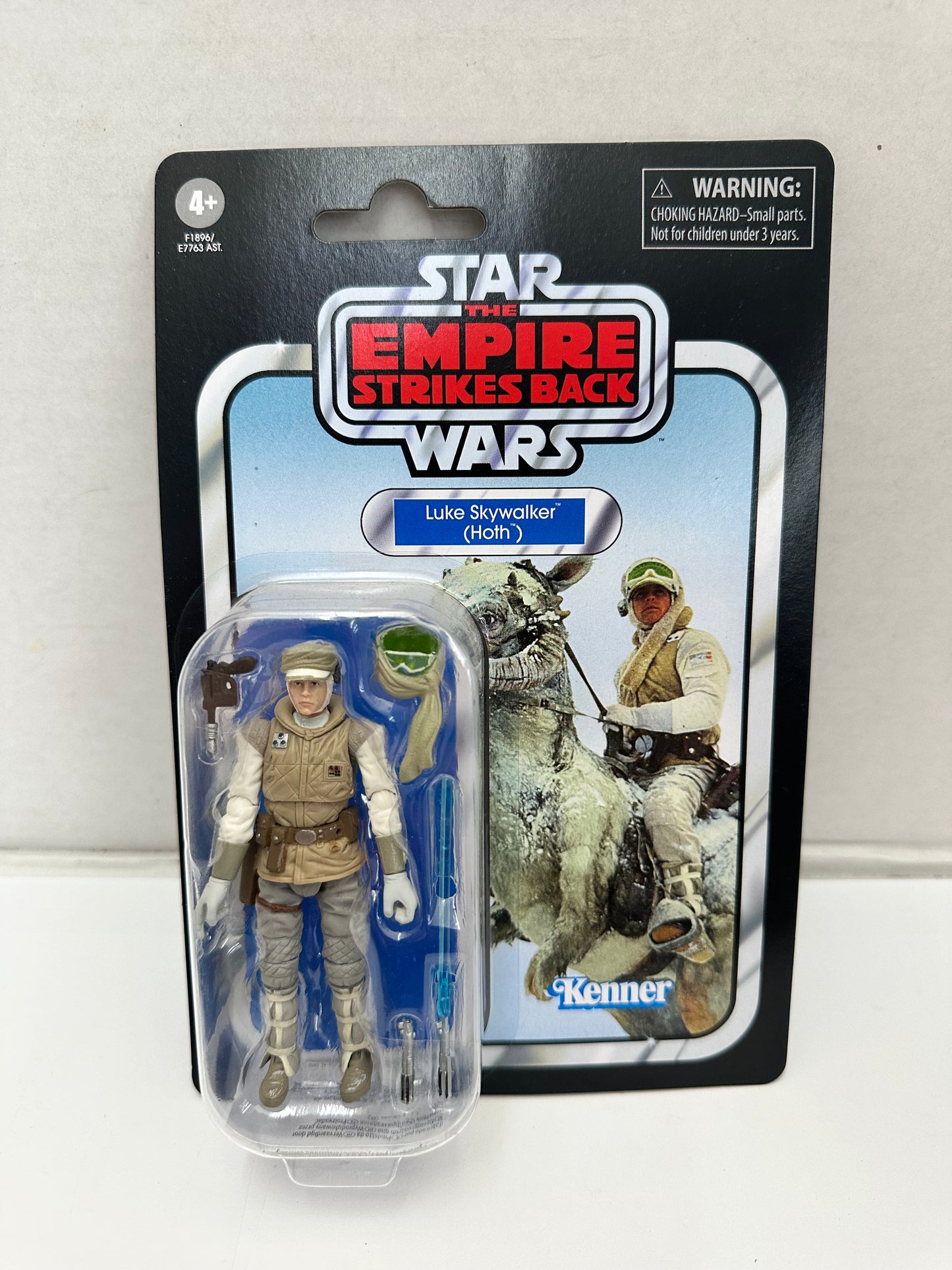 Star Wars Vintage Collection Luke Skywalker Hoth 3.75" Action Figure VC95 Hasbro