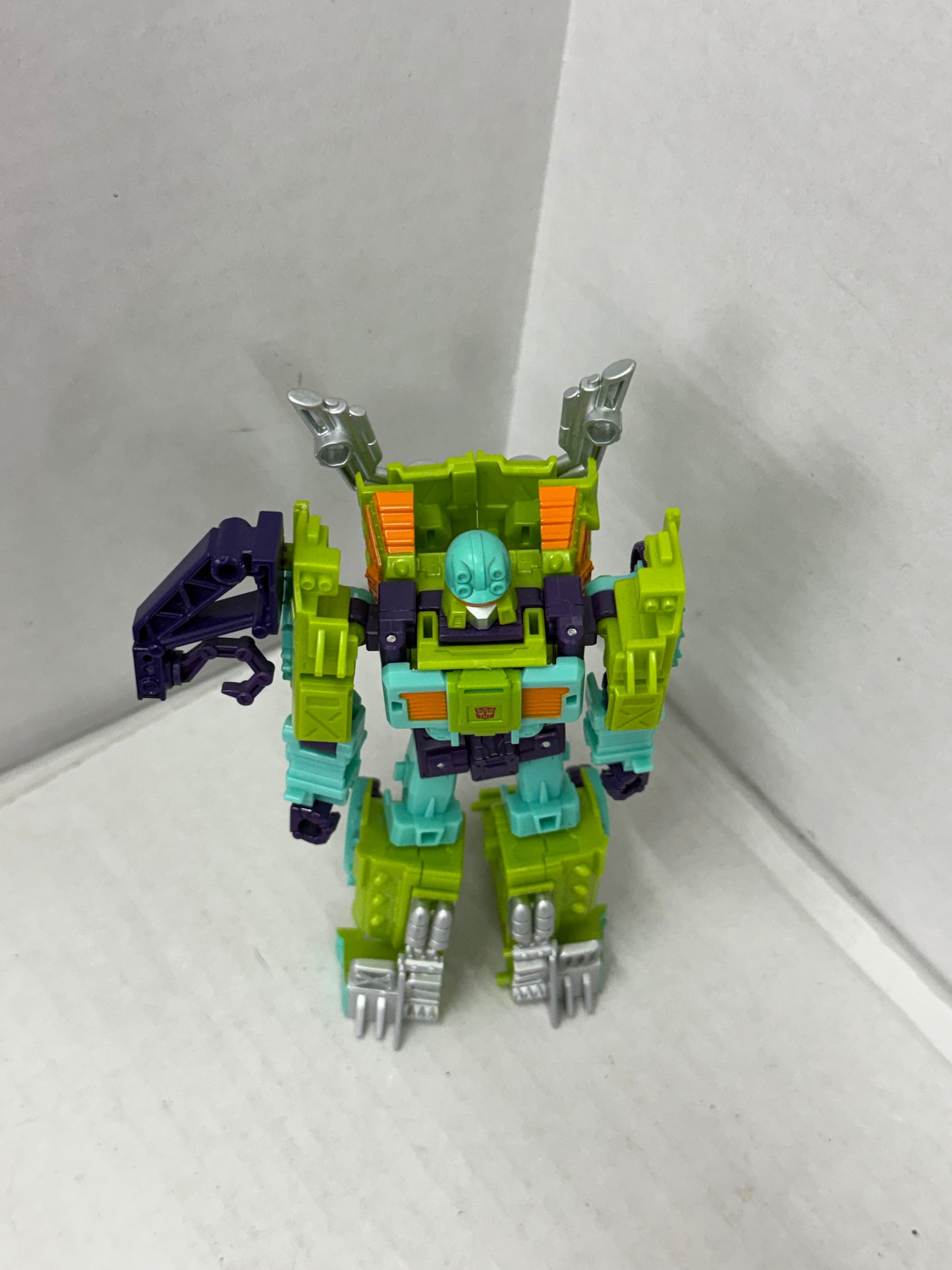 Transformers Legacy Evolution Tow-Line Buzzworthy Bumblebee Robots inDisguise #1
