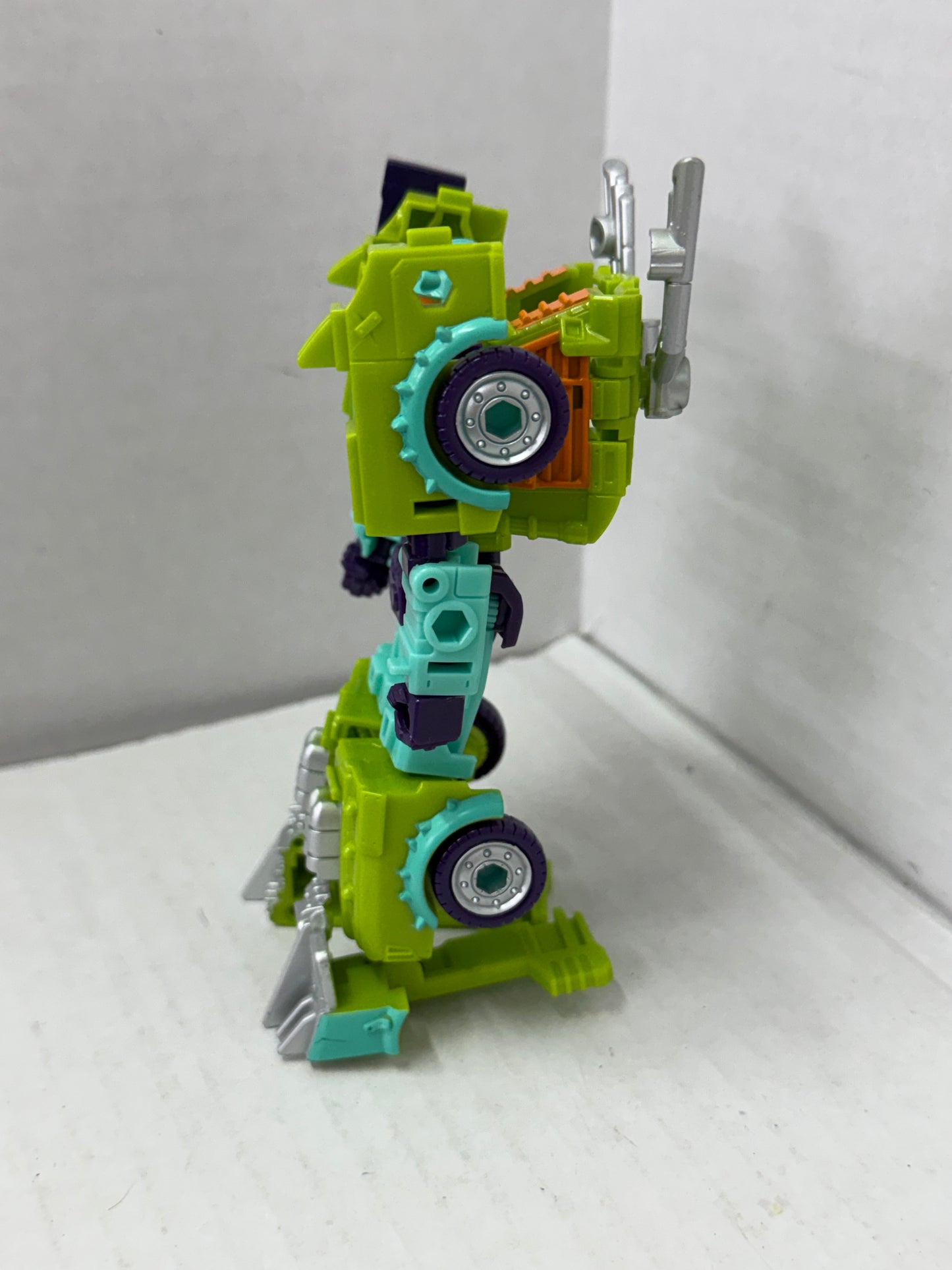 Transformers Legacy Evolution Tow-Line Buzzworthy Bumblebee Robots inDisguise #1