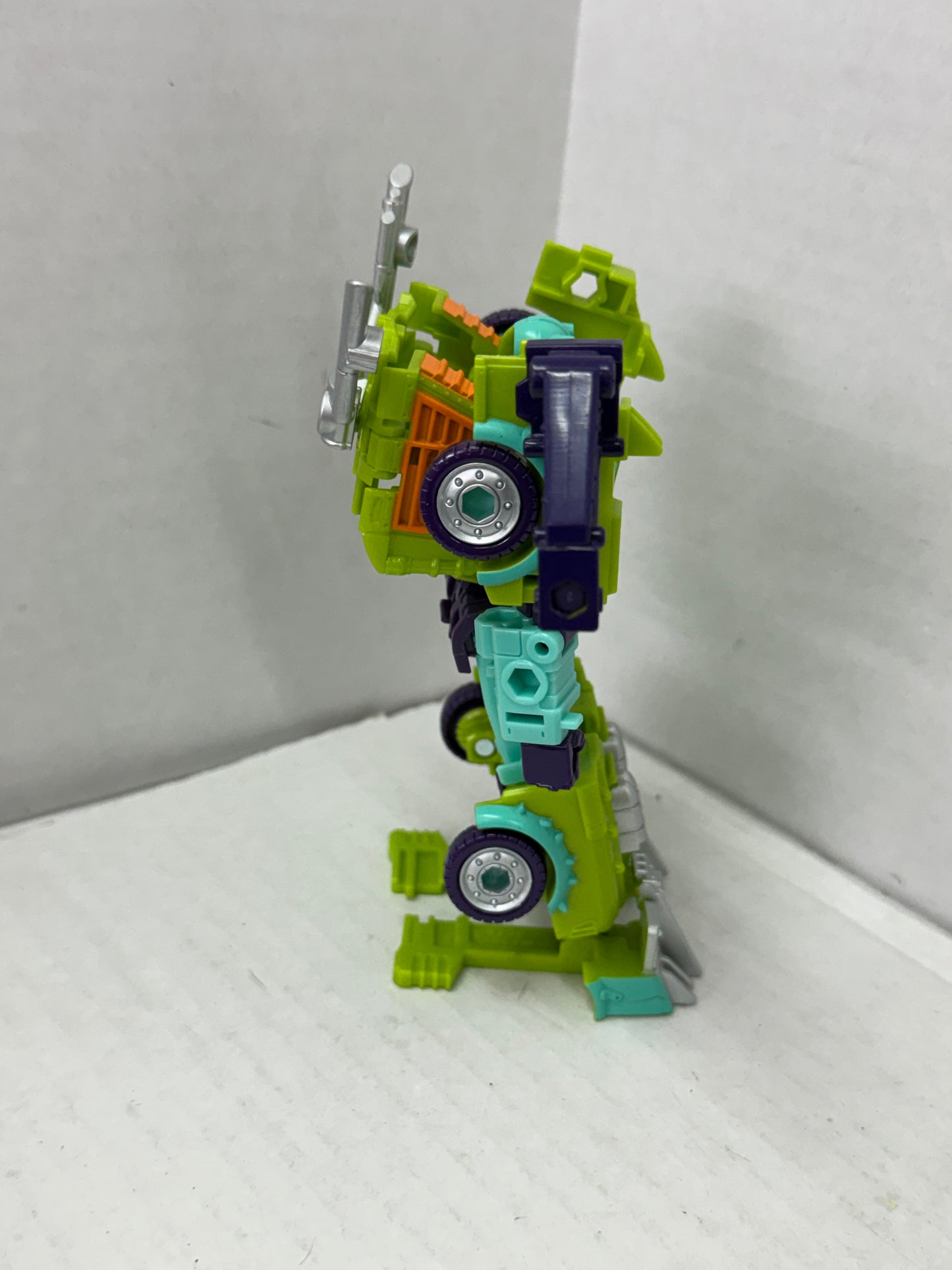 Transformers Legacy Evolution Tow-Line Buzzworthy Bumblebee Robots inDisguise #1