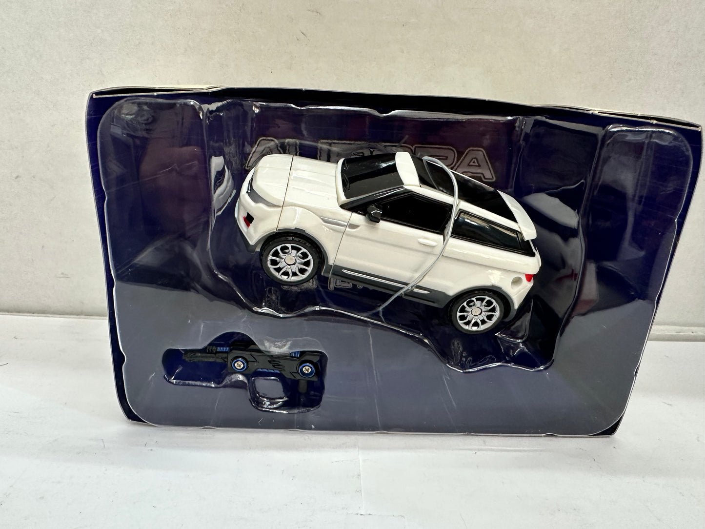 Toyworld Throttlebots TW-T02 Aurora Transforming Figure