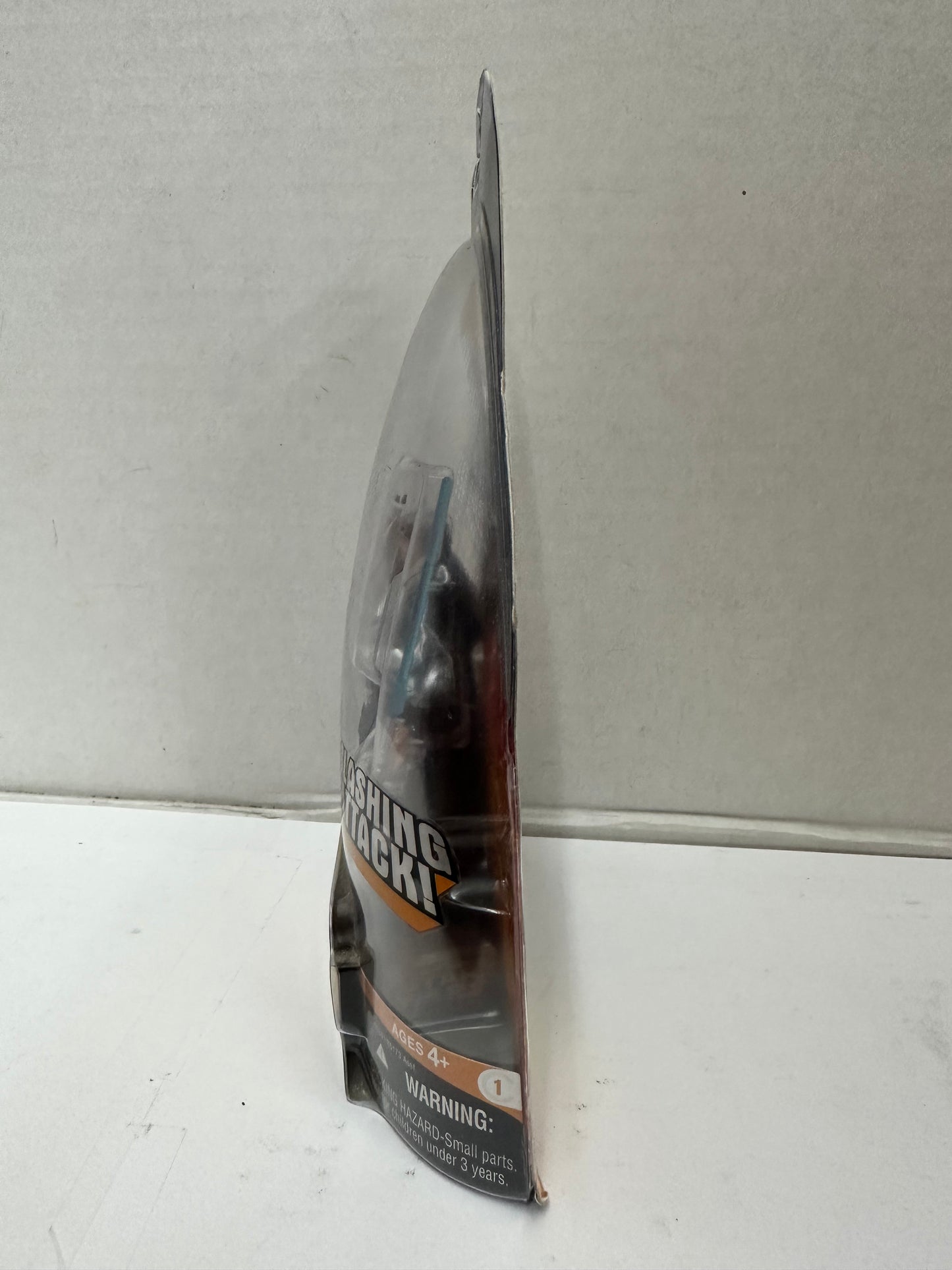 Star Wars Anakin Skywalker 2005 Revenge of the Sith #28 Slashing Attack New