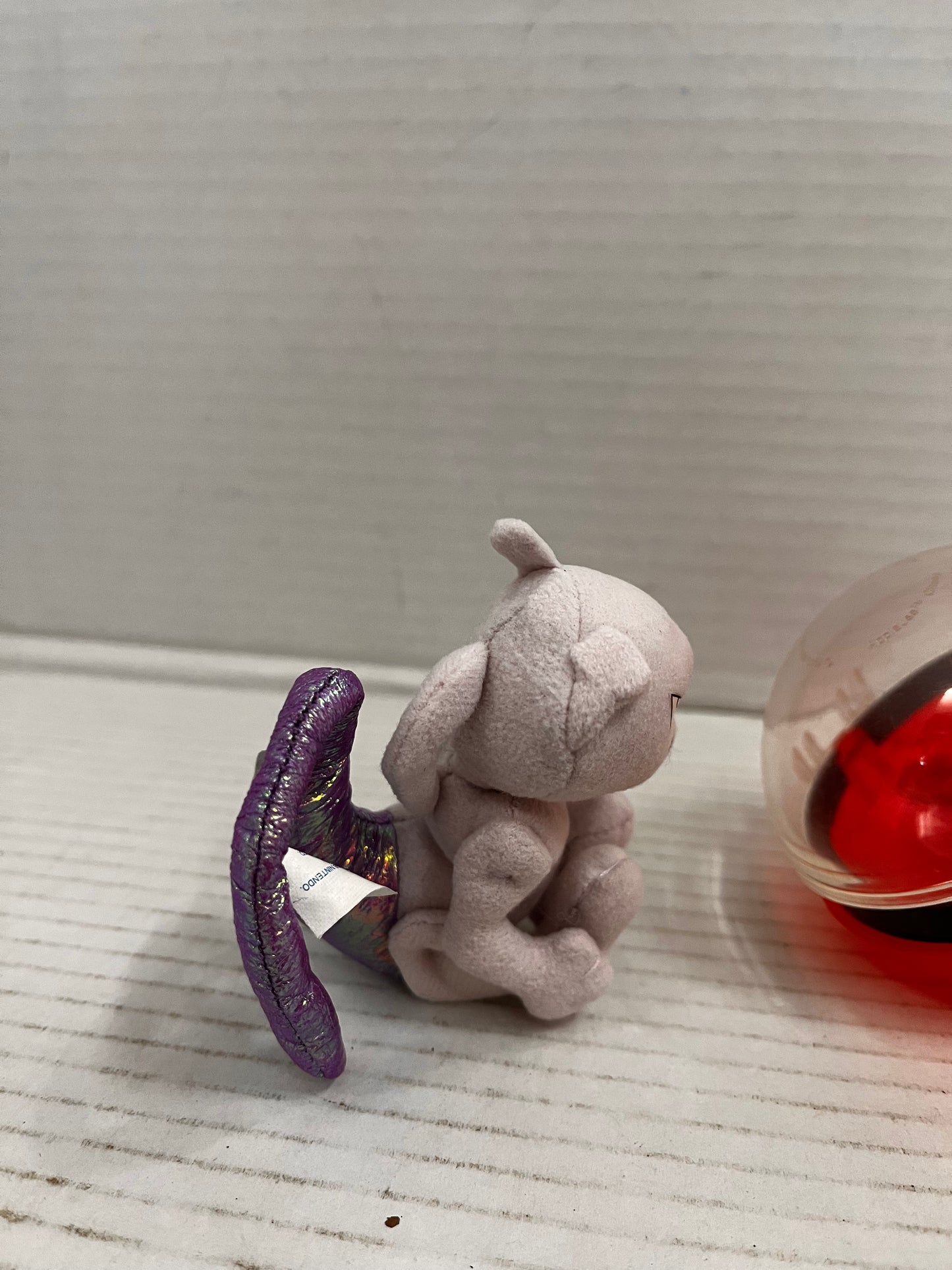 1998 Pokemon Applause Playables #150 Mewtwo Pokeball Keychain