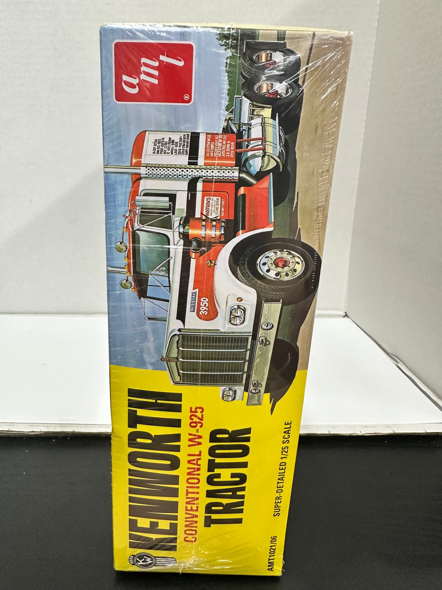 AMT 1/25 Kenworth Conventional W-925 Model Kit