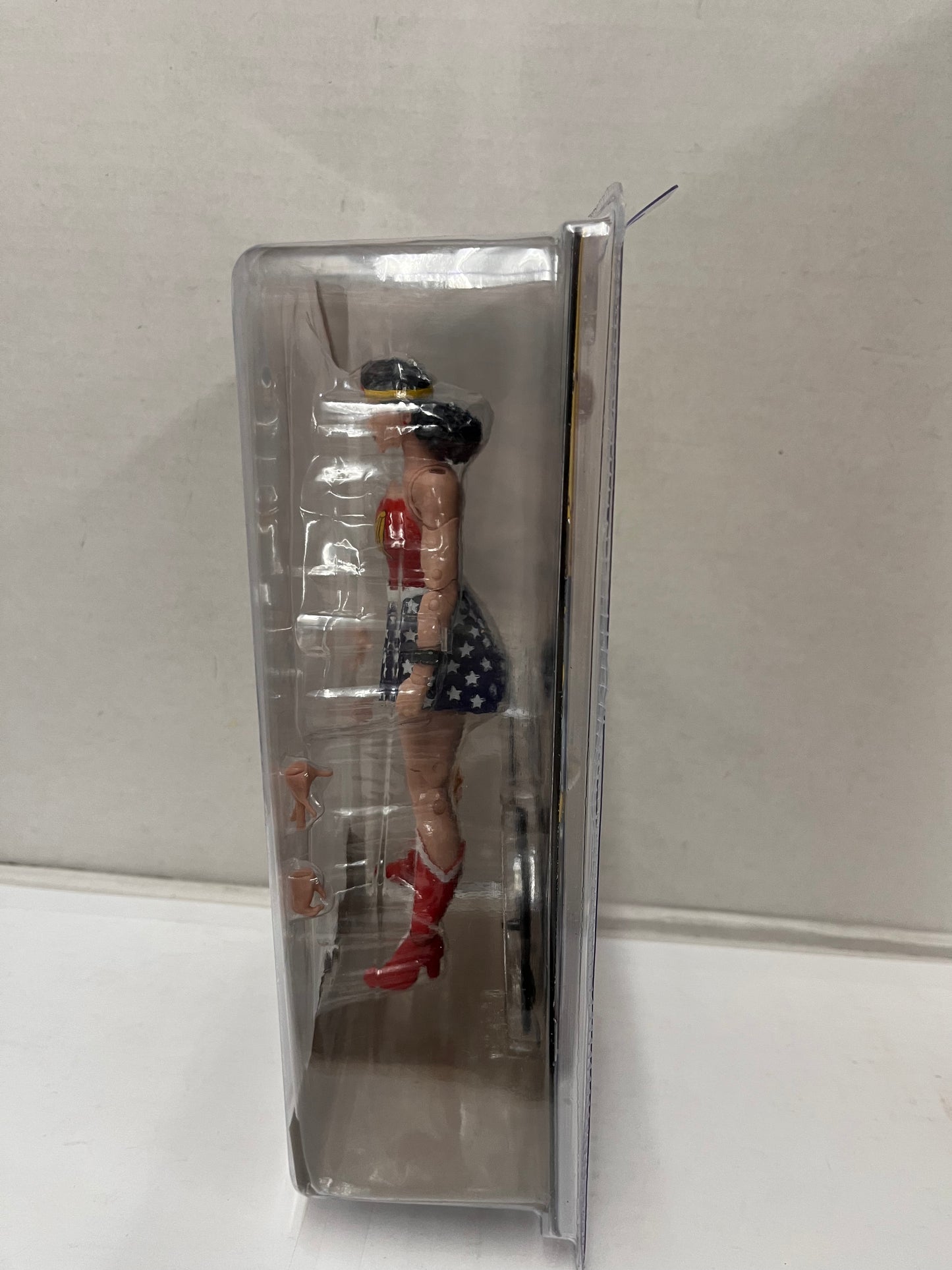 Wonder Woman (DC Page Punchers: Wonder Woman #1) 7" Figure w/Comic