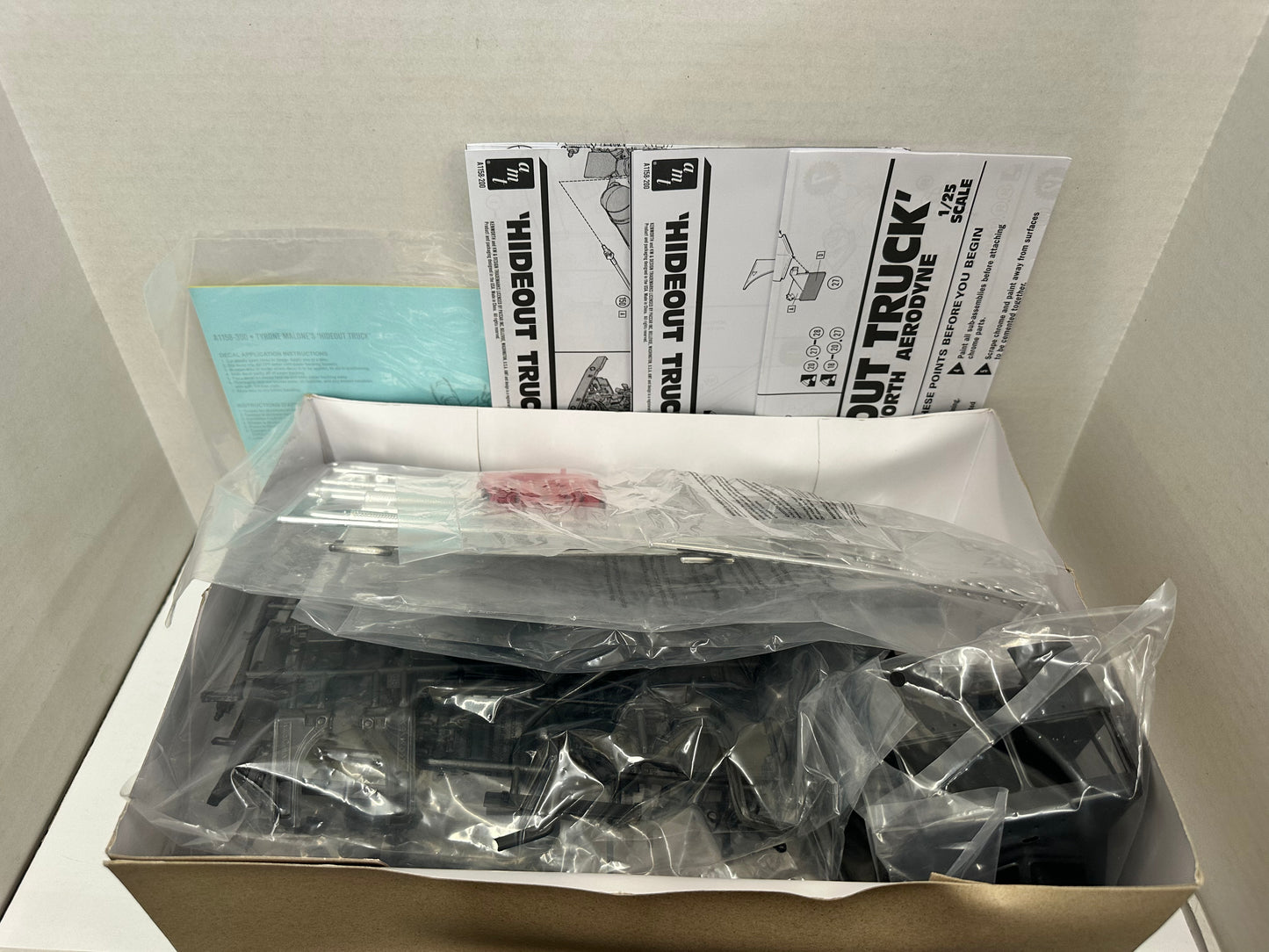 1:25 AMT Tyrone Malone's Hideout Truck Kenworth Model Kit - Unbuilt Open Box