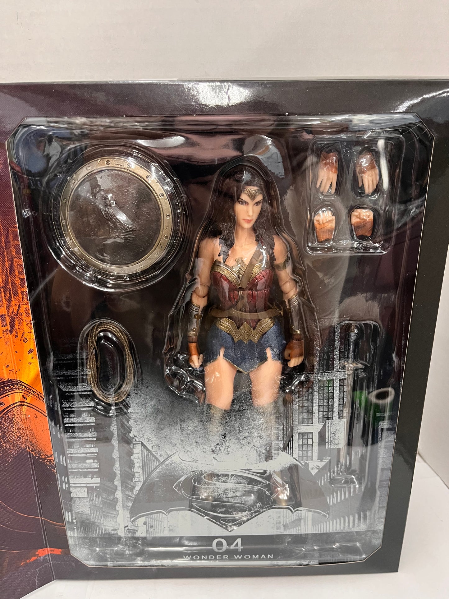 Play Arts Kai Wonder Woman No. 4 Batman v Superman Action Figure Boxed + Gear