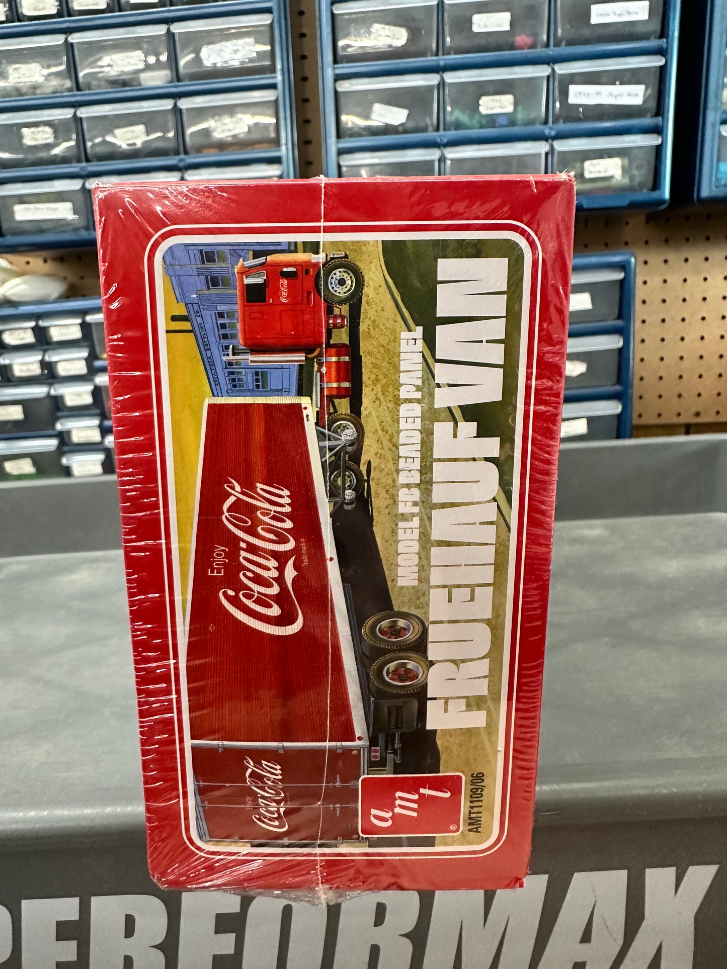 AMT 1/25 Fruehauf Beaded Coca Cola Van Semi Trailer Plastic Model Kit