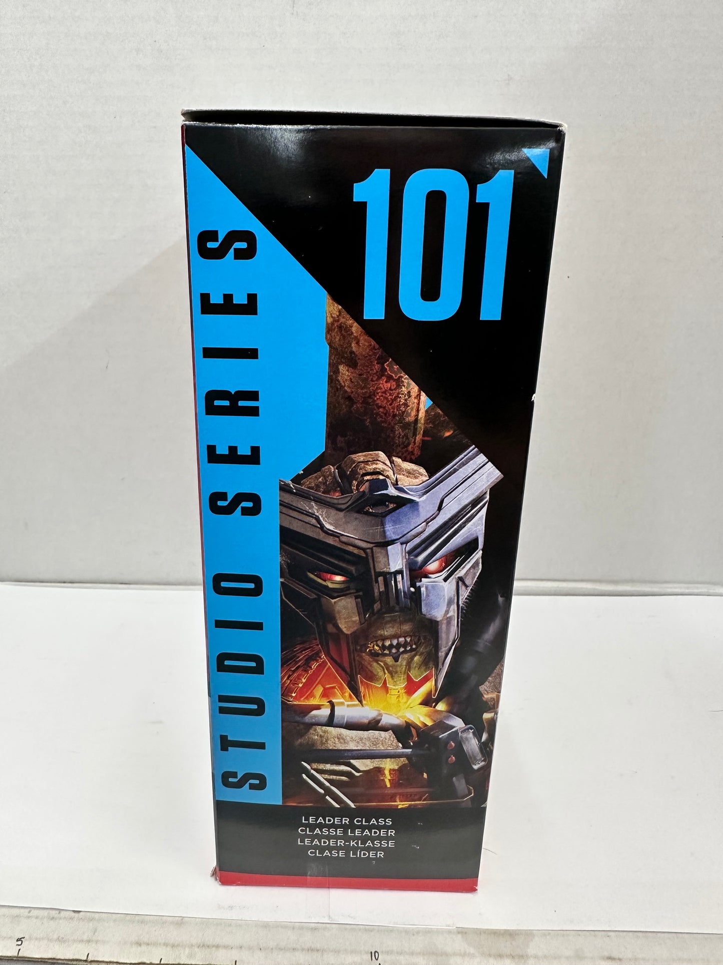 Hasbro Transformers Studio Series - Leader 101 Scourge Action Figure *OPEN*