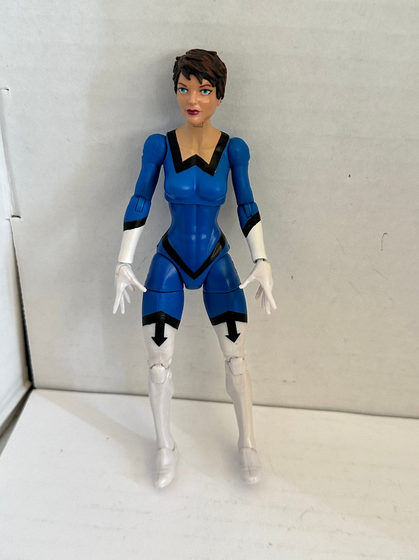 Hasbro Marvel Legends The Blue Wasp From Retro Vintage series Loose Incomplete