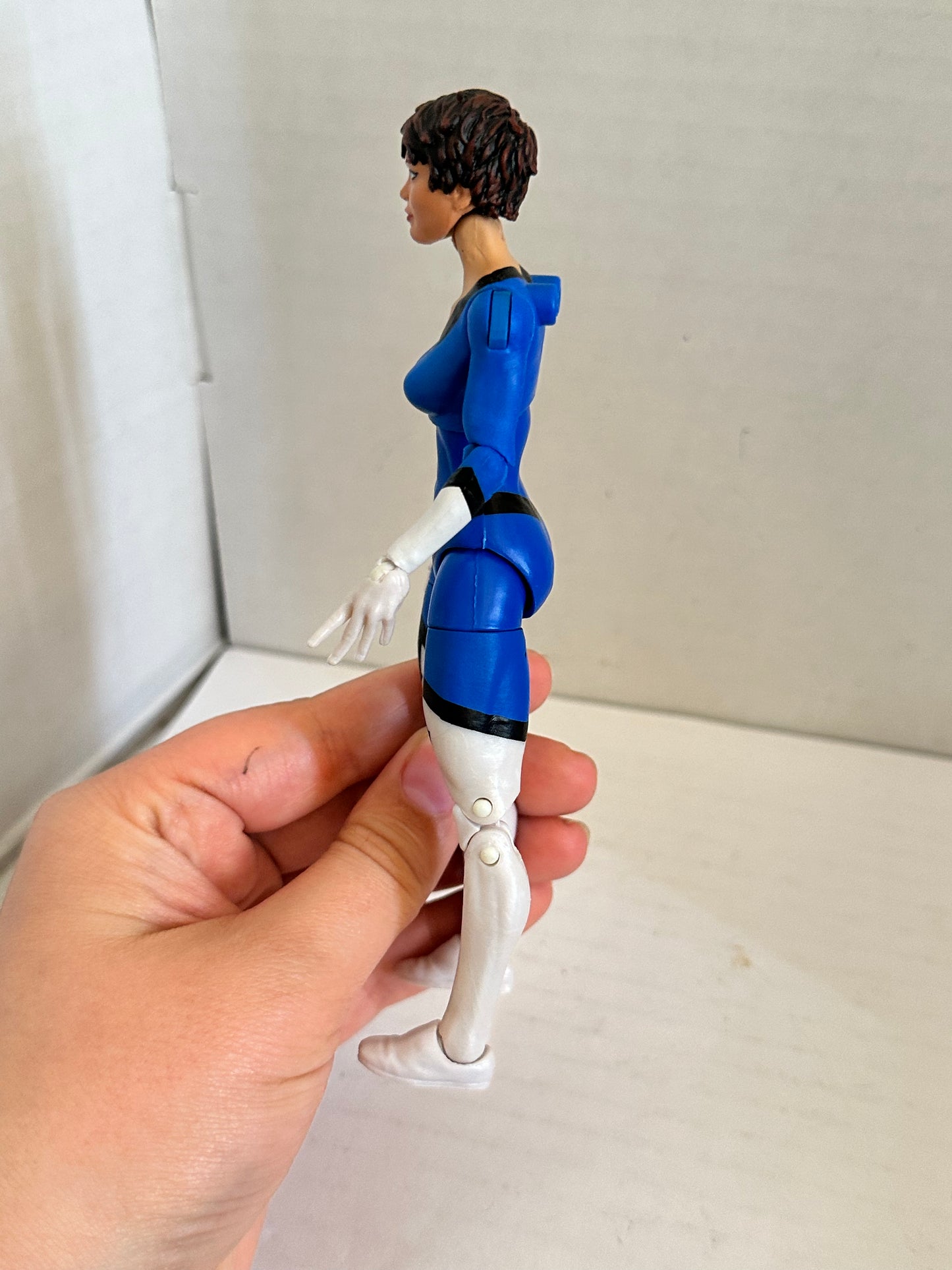 Hasbro Marvel Legends The Blue Wasp From Retro Vintage series Loose Incomplete