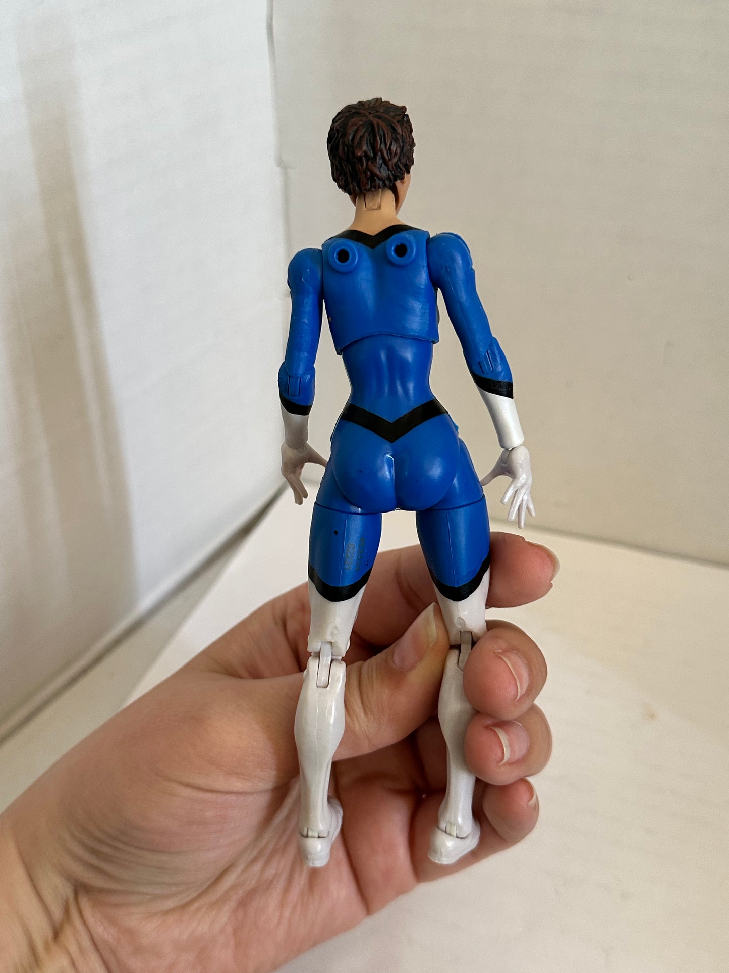 Hasbro Marvel Legends The Blue Wasp From Retro Vintage series Loose Incomplete