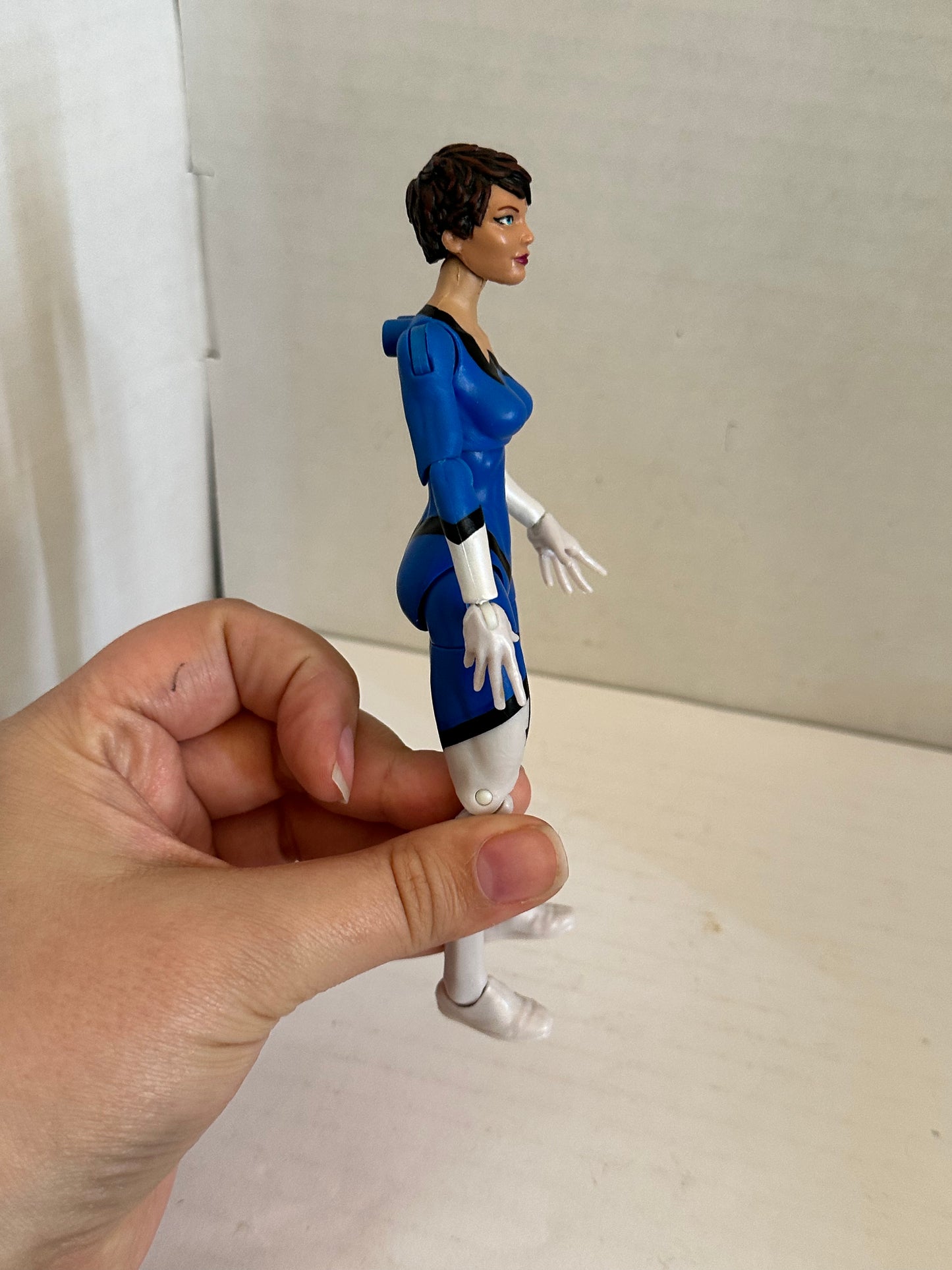 Hasbro Marvel Legends The Blue Wasp From Retro Vintage series Loose Incomplete