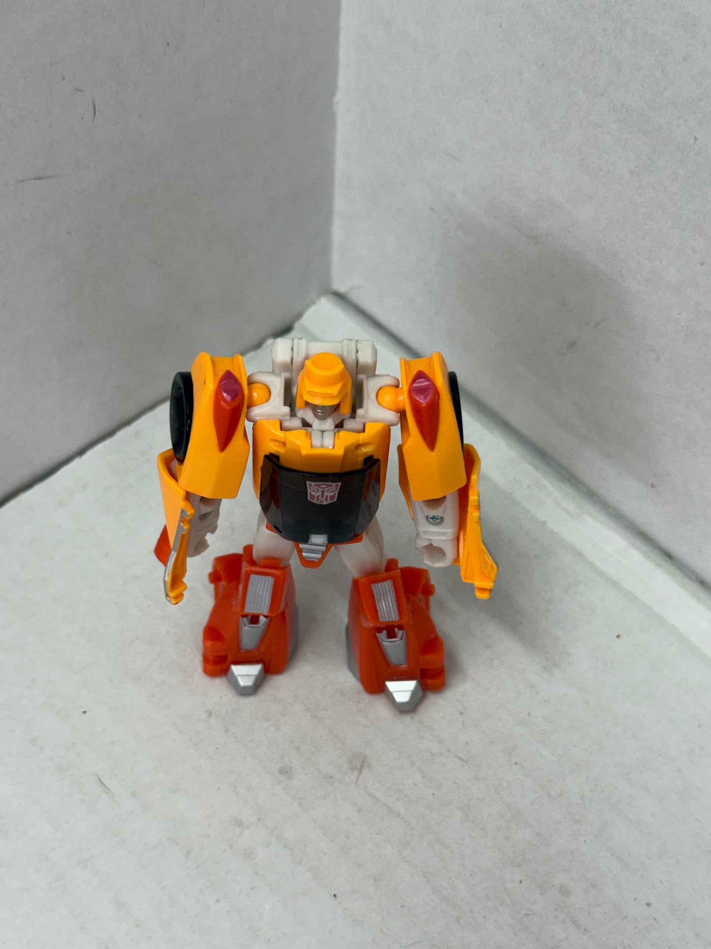 Autobot Wheelie Complete Legends Generations - Titans Return Transformers #1