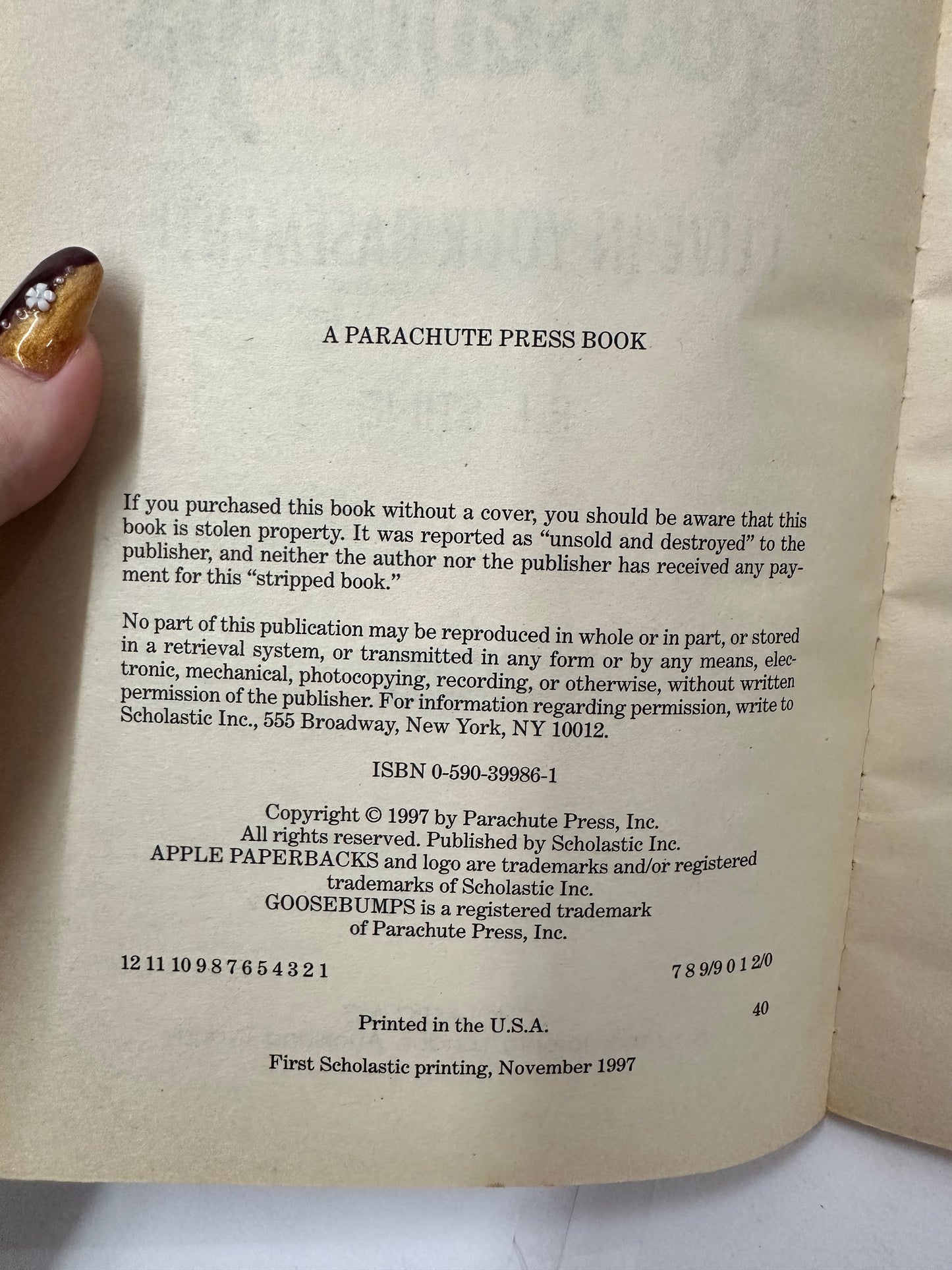 I LIVE IN YOUR BASEMENT! (GOOSEBUMPS, NO. 61) By R. L. Stine  1st edition