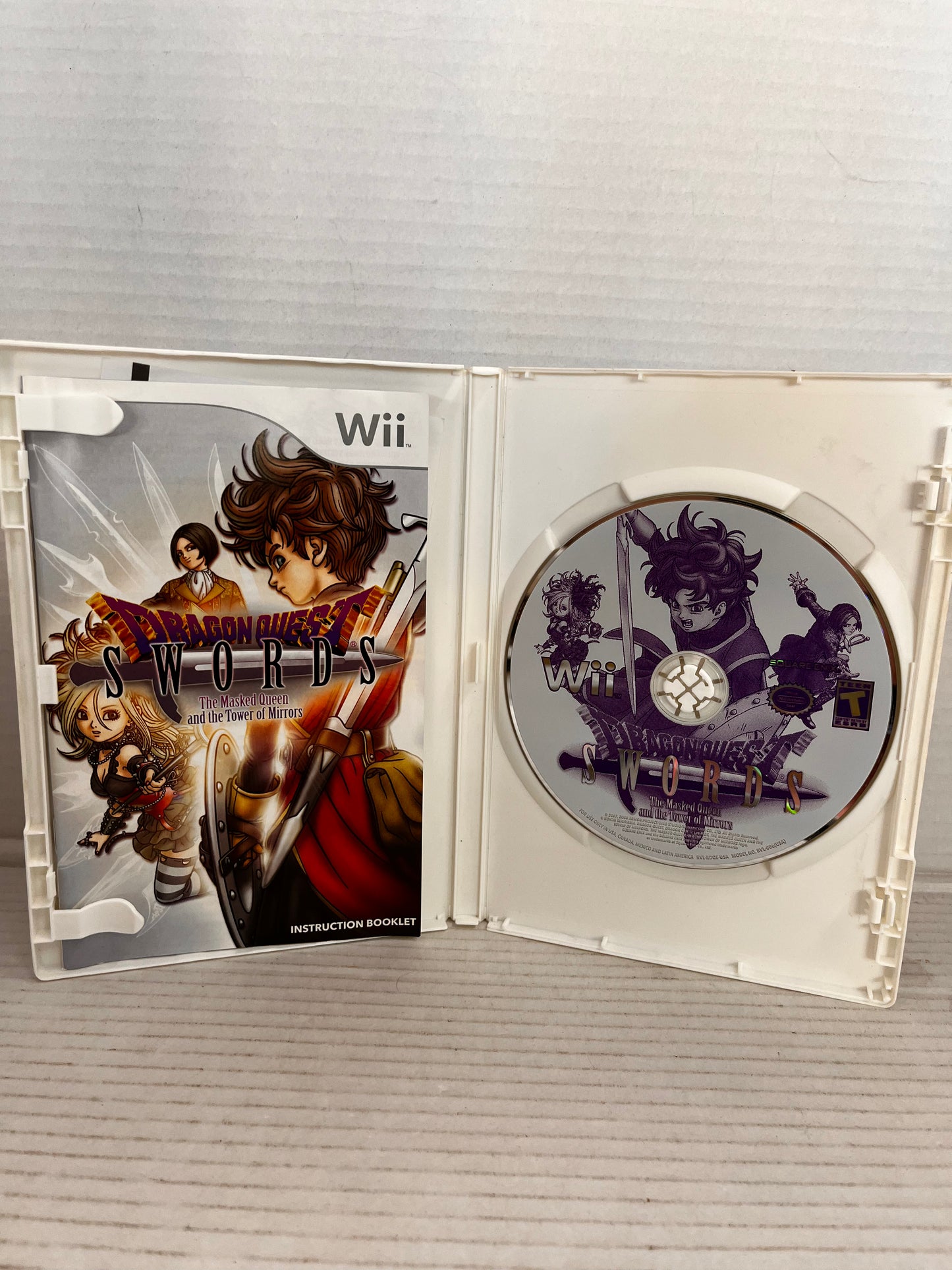 Dragon Quest Swords: The Masked Queen Nintendo Wii CIB w. Manual