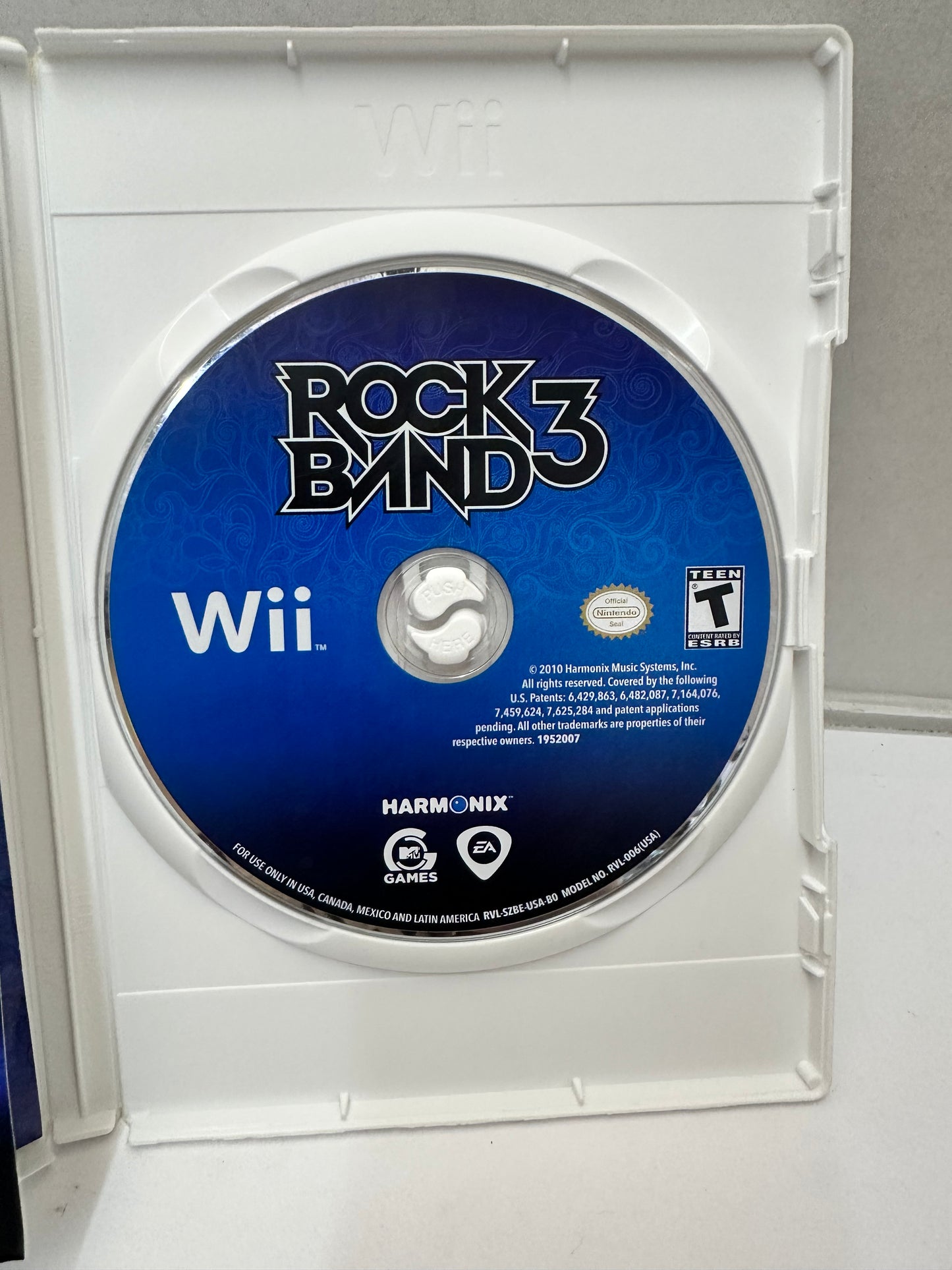 Rock Band 3 (Nintendo Wii, 2010) Complete CIB with Manual.