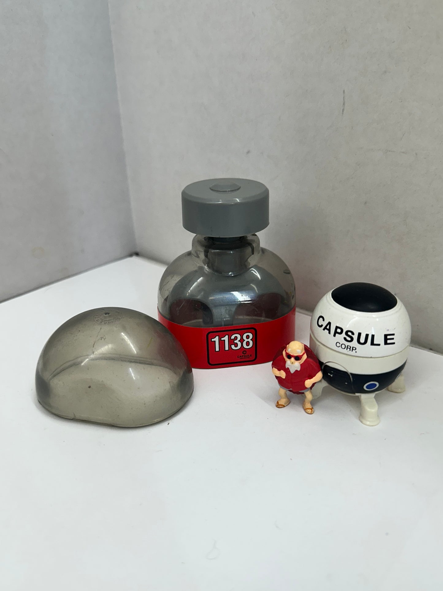 2000 Dragonball Z Mini Master Roshi Capsule Corporation Spaceship FUNimation