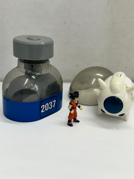 Irwin Toys Dragon Ball Z Die-Cast Capsule Nameccian Ship with Goku 2037