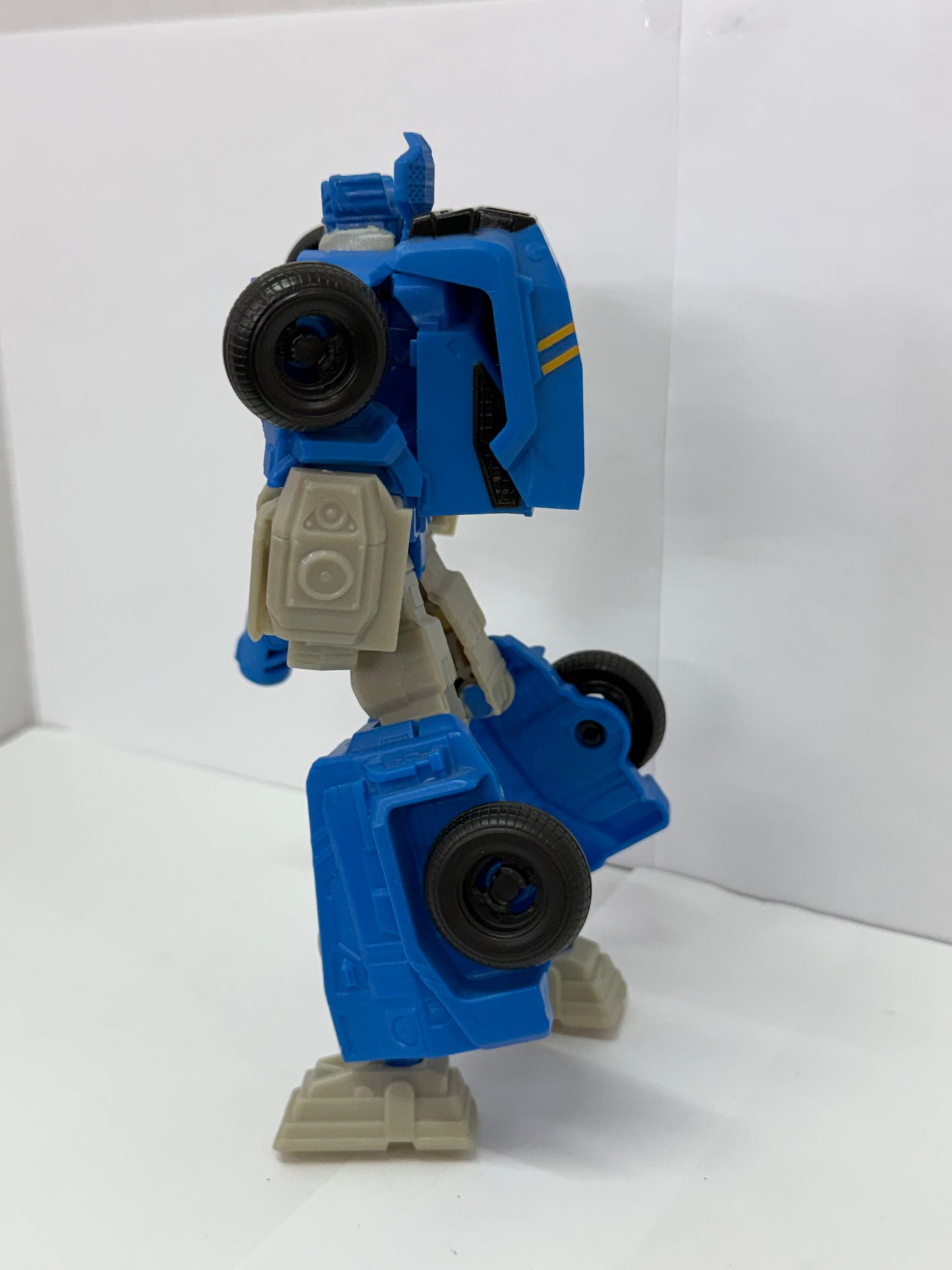 Soundwave 100% Complete Alpha 7 Inch Authentics Transformers