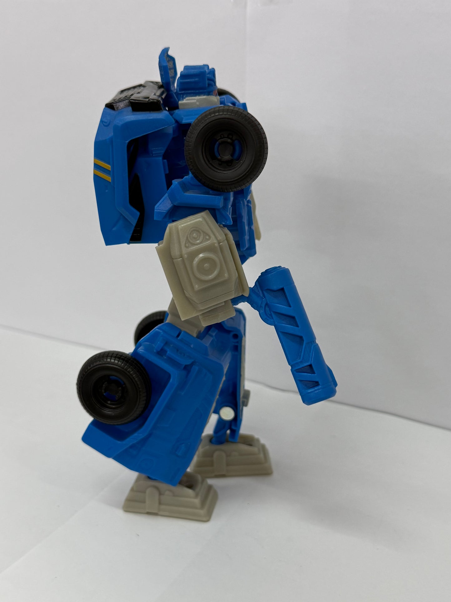 Soundwave 100% Complete Alpha 7 Inch Authentics Transformers
