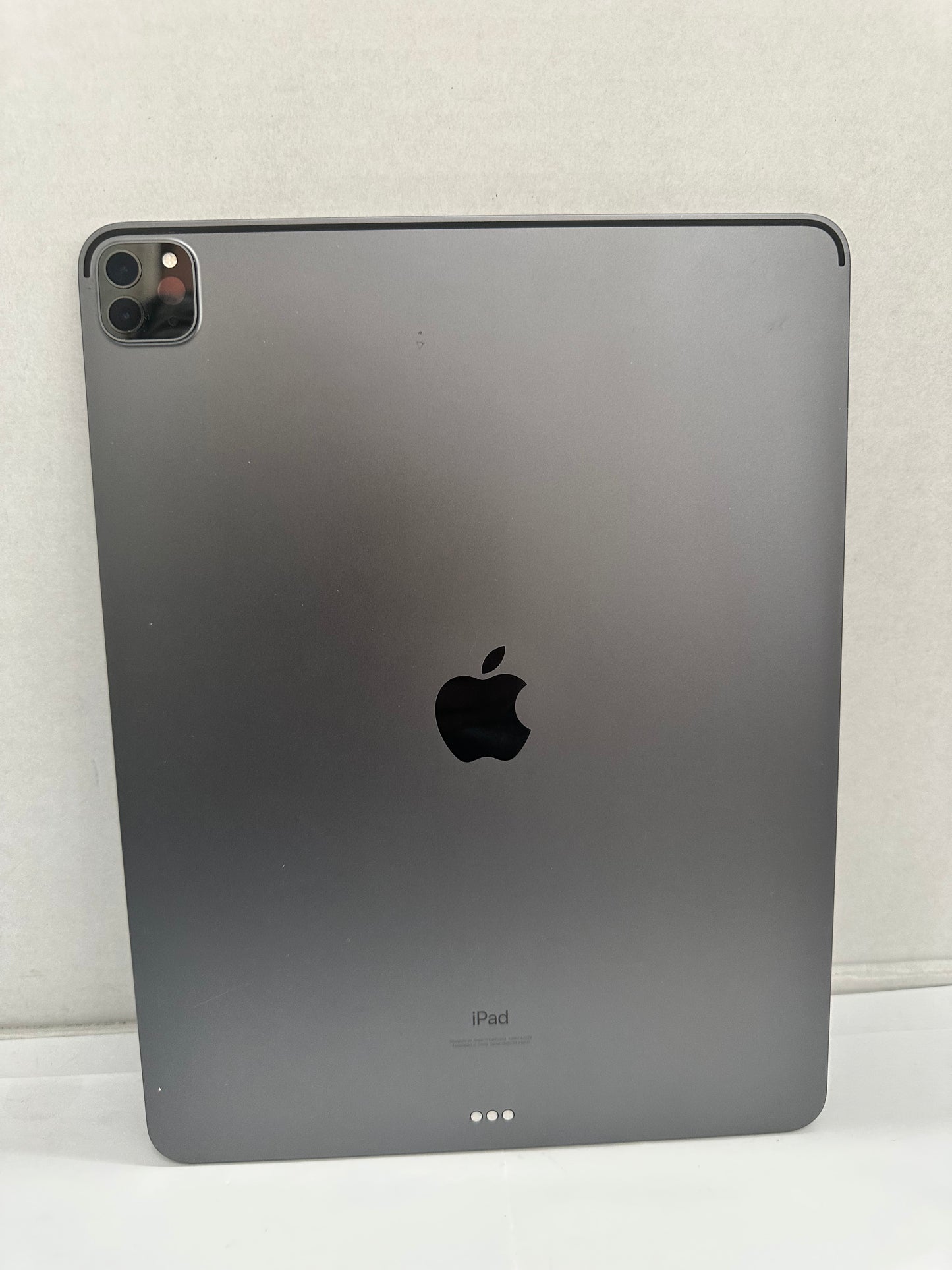 Apple iPad Pro 4th gen A2229 - 256GB, USED