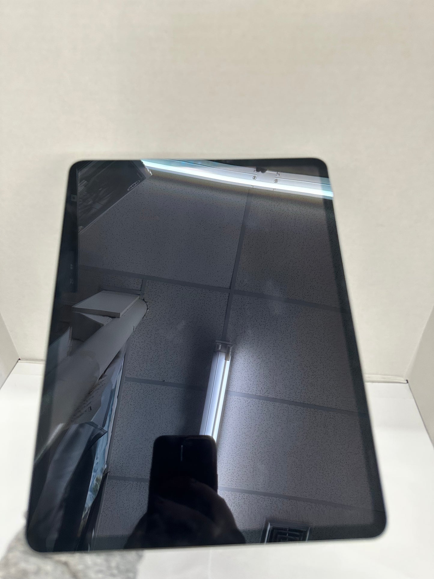 Apple iPad Pro 4th gen A2229 - 256GB, USED