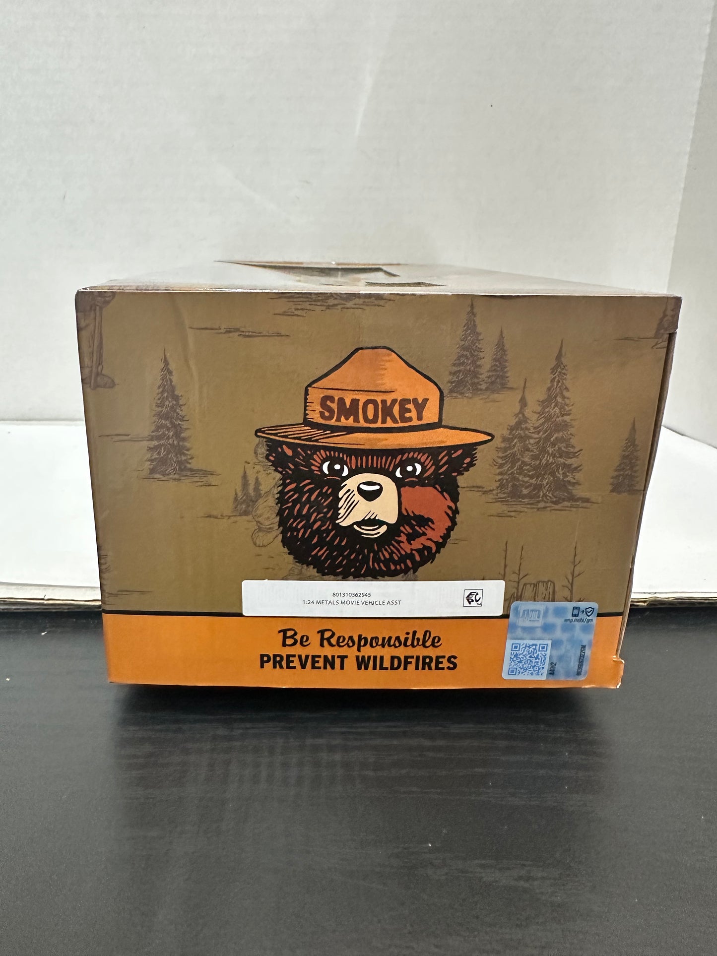 Jada 1:24 1980 Chevy Blazer Diecast Model Car & Smokey Bear Figures 36294 New
