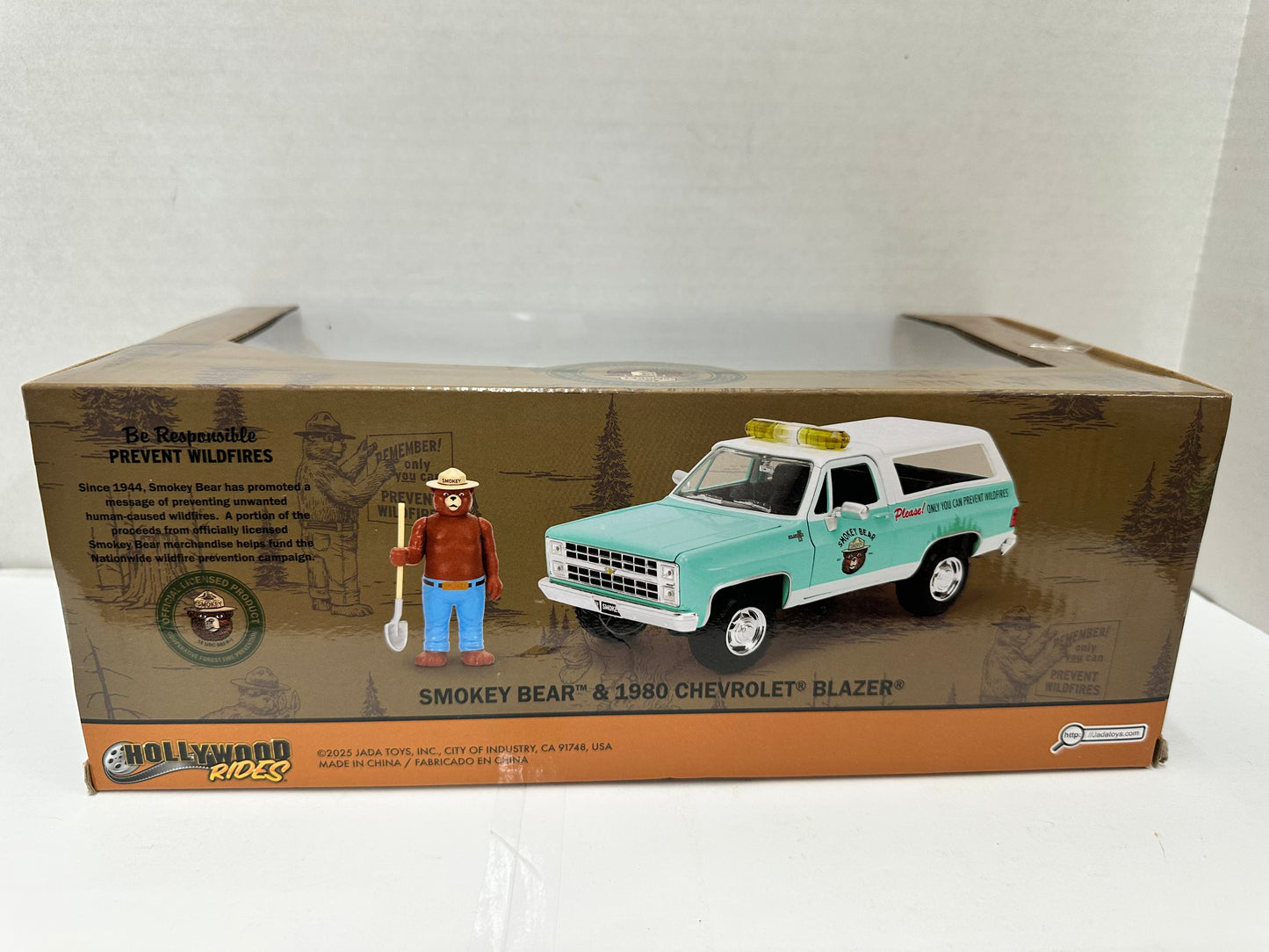 Jada 1:24 1980 Chevy Blazer Diecast Model Car & Smokey Bear Figures 36294 New