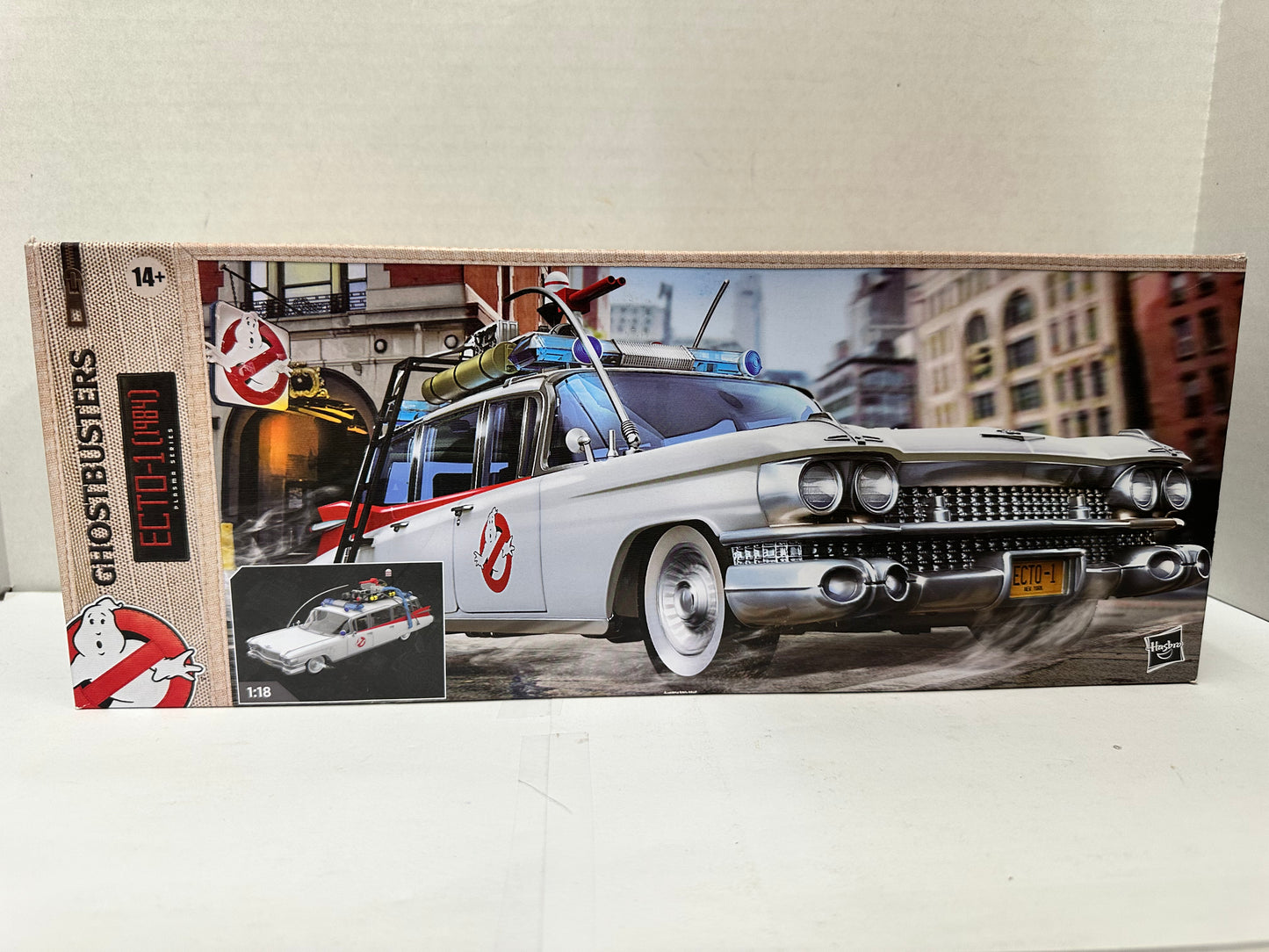 Ghostbusters Plasma Series Ecto-1 (1984) Vehicle 1:18 Scale Model