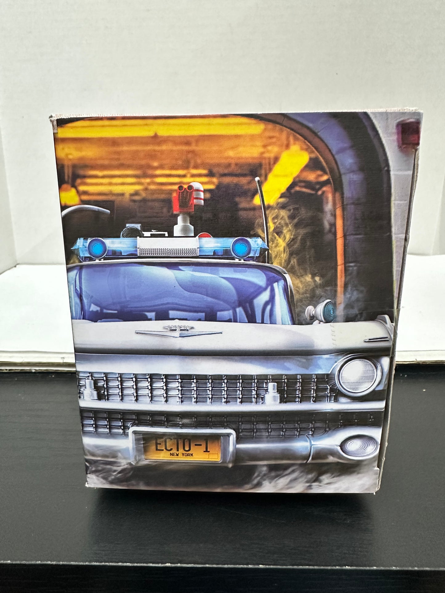 Ghostbusters Plasma Series Ecto-1 (1984) Vehicle 1:18 Scale Model