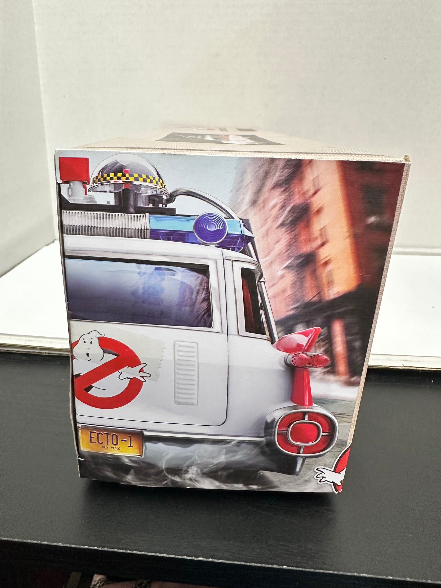 Ghostbusters Plasma Series Ecto-1 (1984) Vehicle 1:18 Scale Model