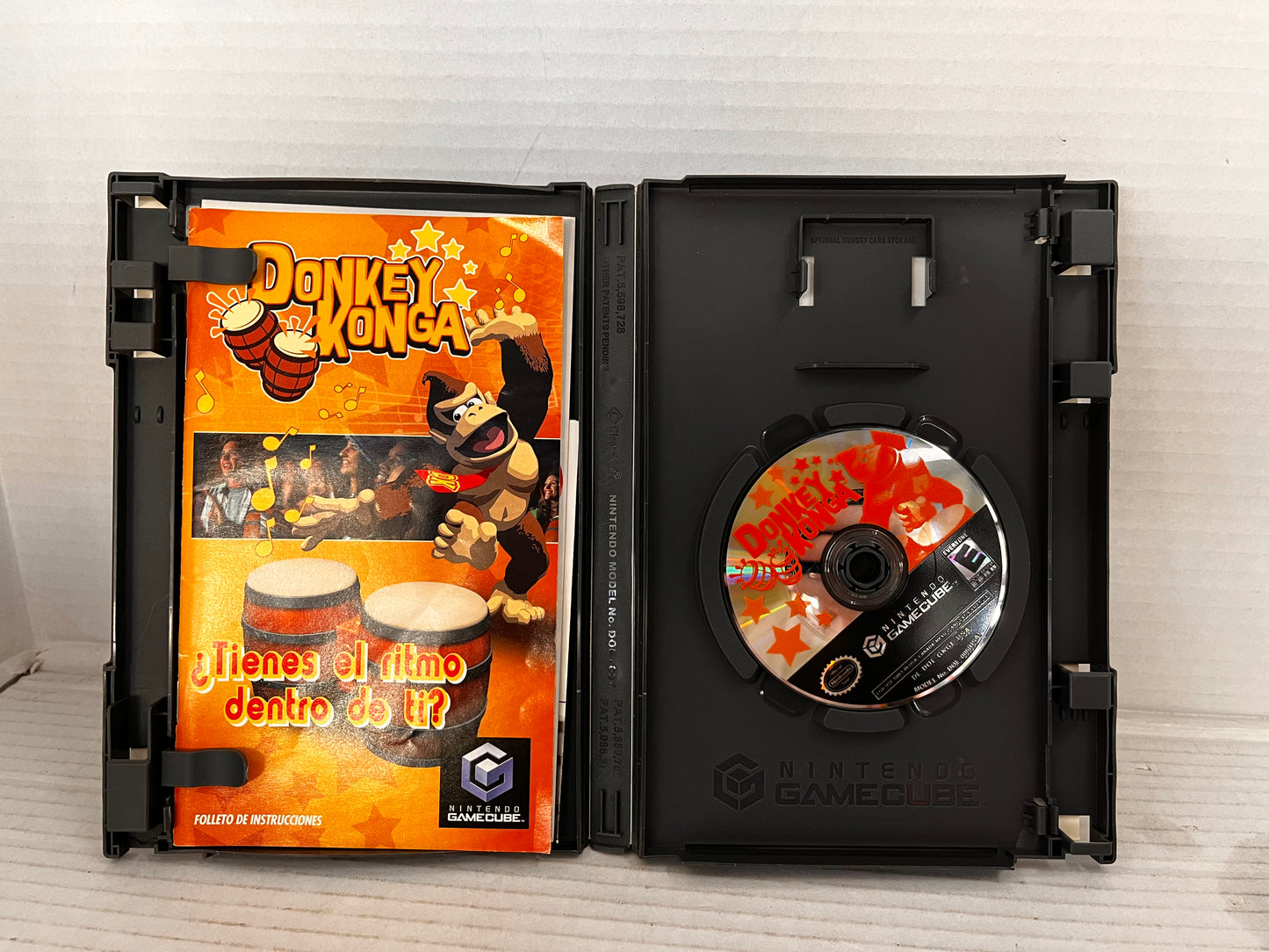 Donkey Konga (Nintendo GameCube, 2004) Game and Manual