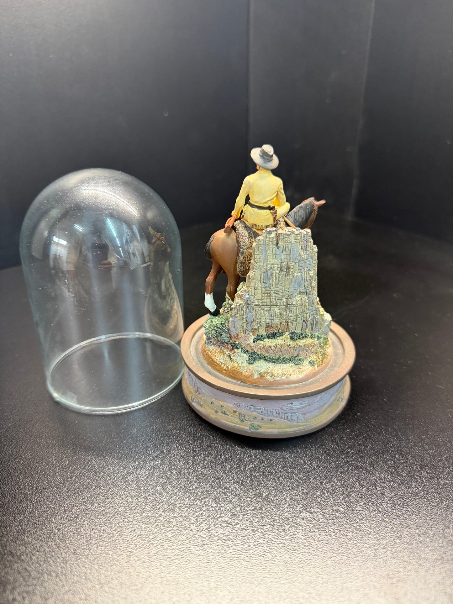 Franklin Mint John Wayne WESTERN LAWMAN Glass Domed Sculpture