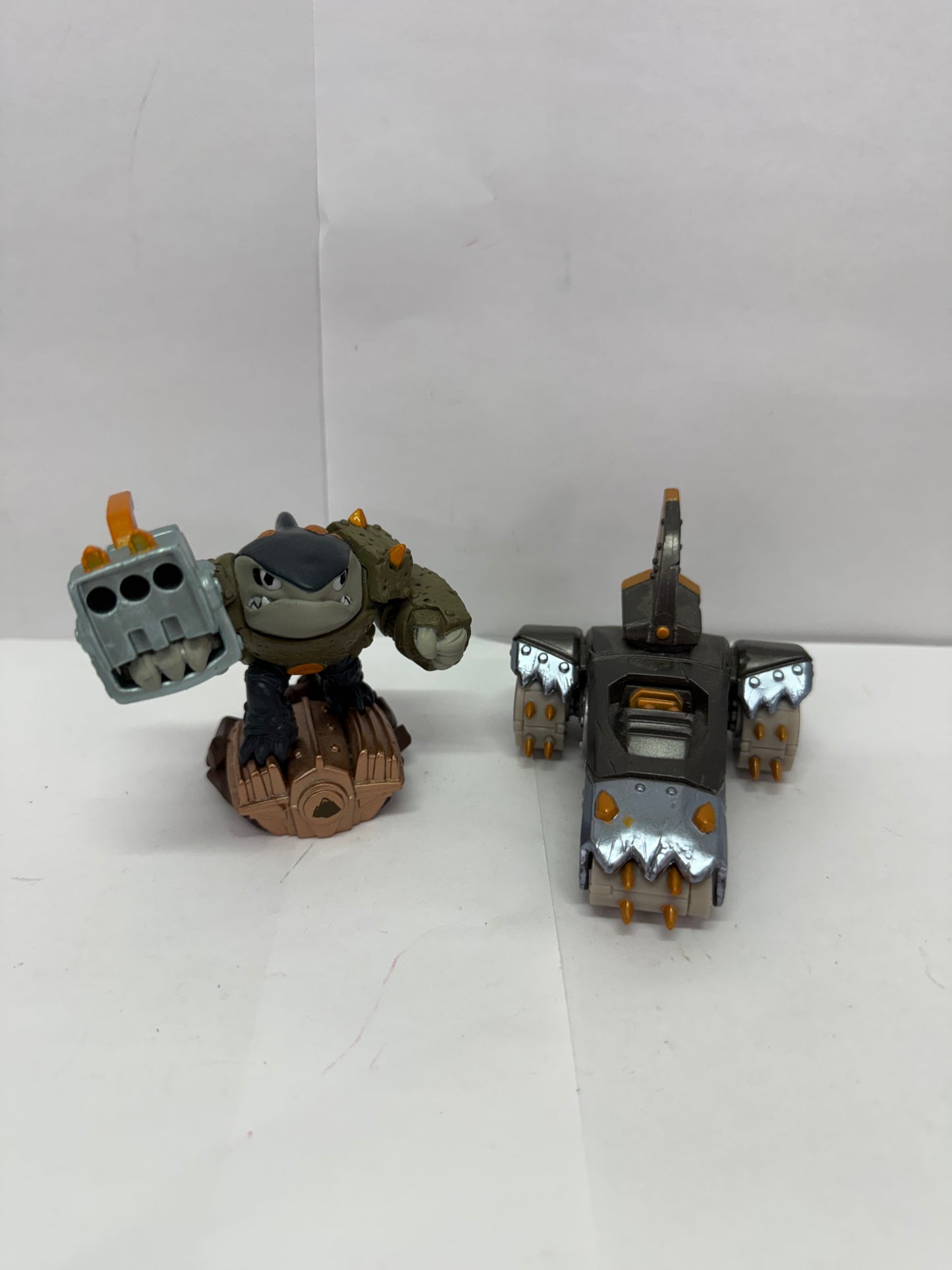 Skylanders Super Chargers Shark Shooter Terrafin & Shark Tank Vehicle Bundle