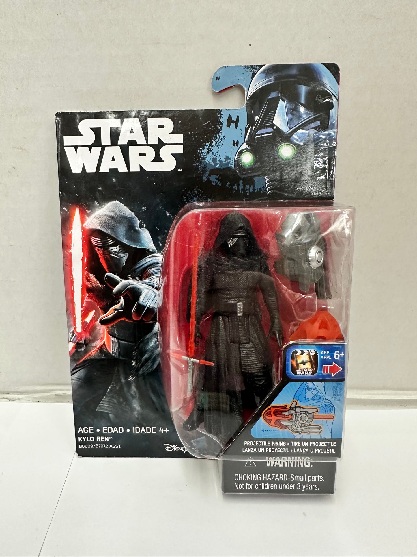 Kylo Ren DISNEY HASBRO 3.75 Action Figure (Projectile Firing) - STAR WARS