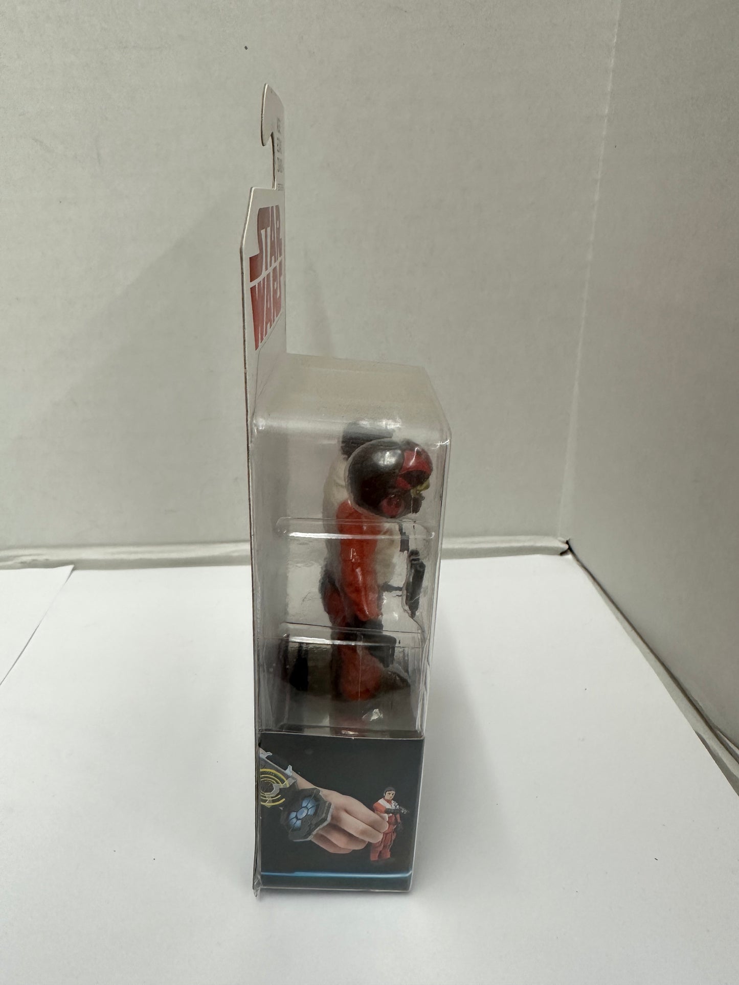 Hasbro Star Wars Poe Dameron (Resistance Pilot) Force Link 3.75" Action Figure