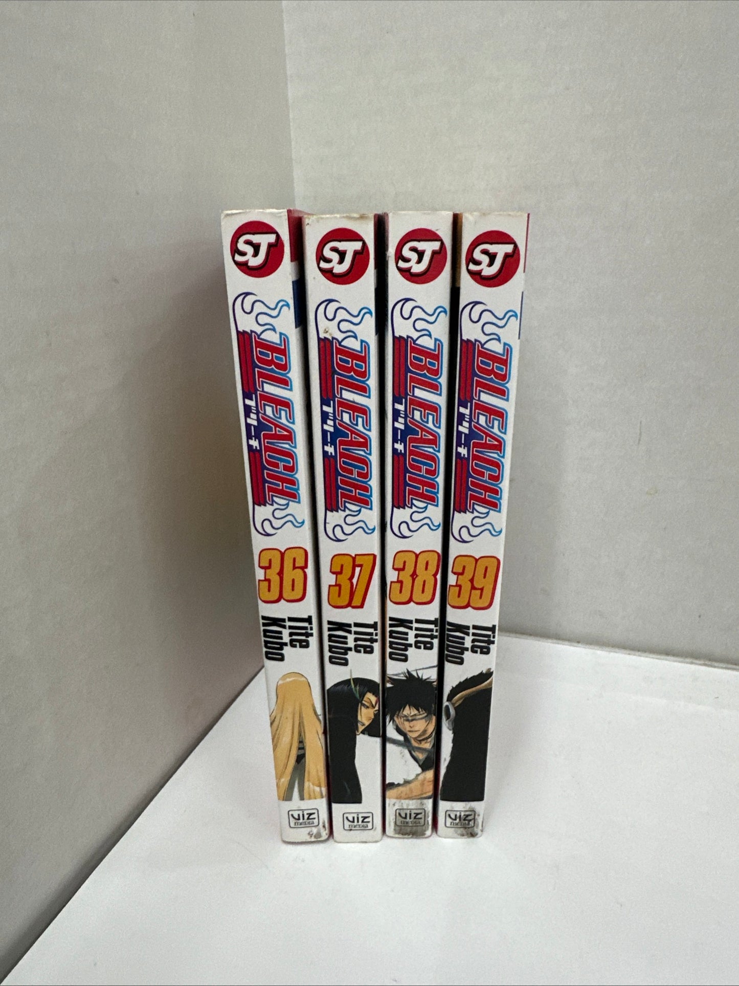 Bleach Manga 4 Volume Lot -  Volumes 36-39