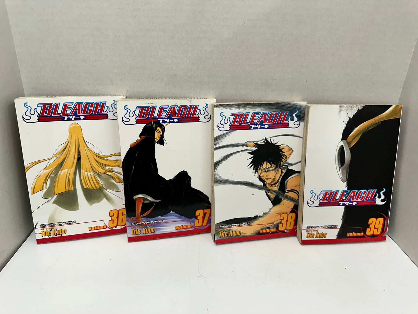 Bleach Manga 4 Volume Lot -  Volumes 36-39