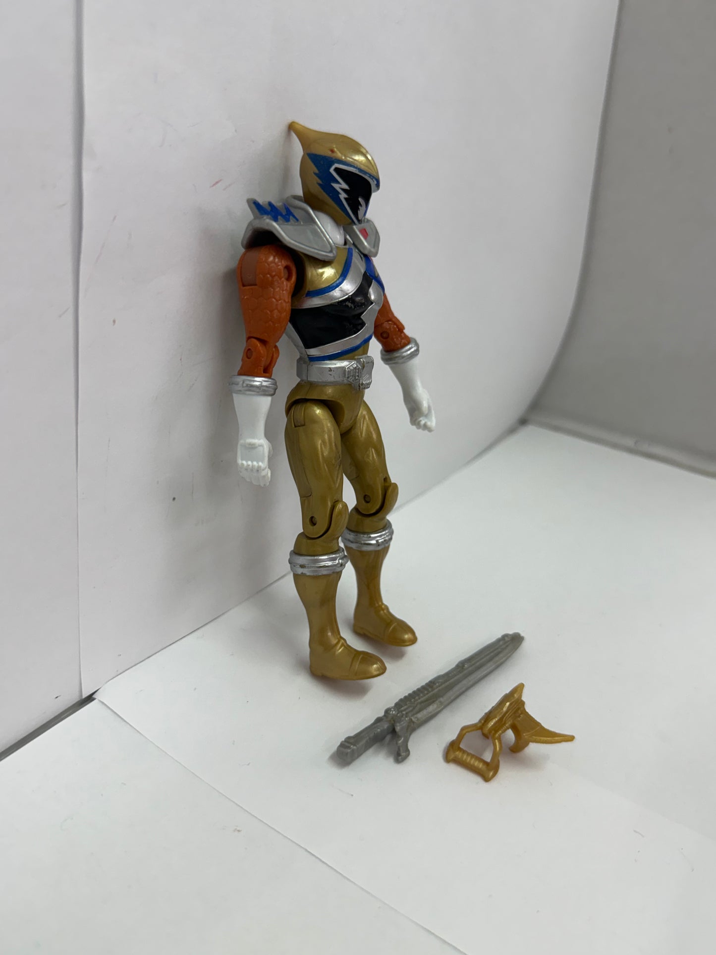 Power Rangers Super Charge Dino Drive Edition Gold Ranger Action Figure Complete