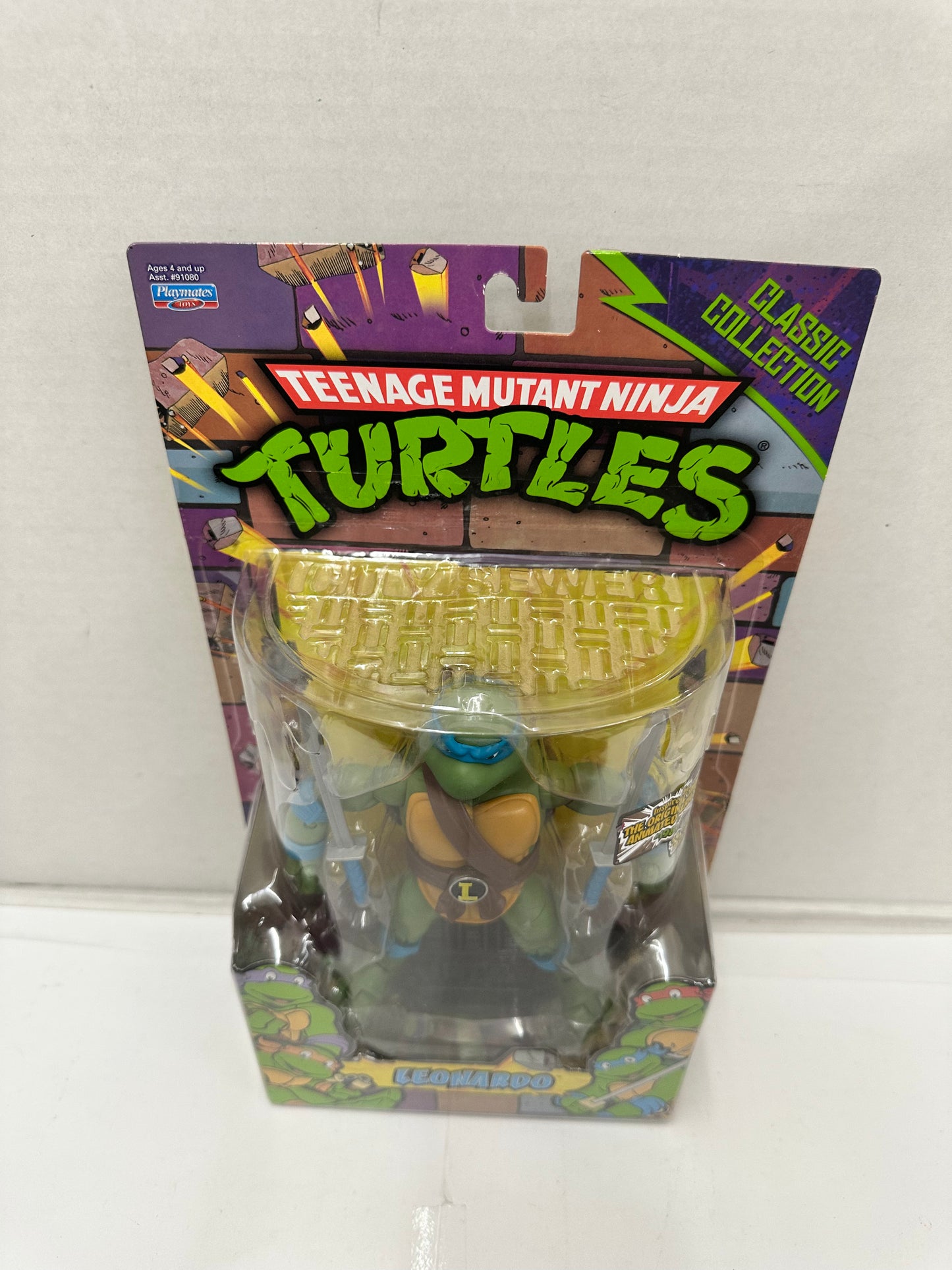 Teenage Mutant Ninja Turtles Classic Collection Leonardo Action Figure Toys